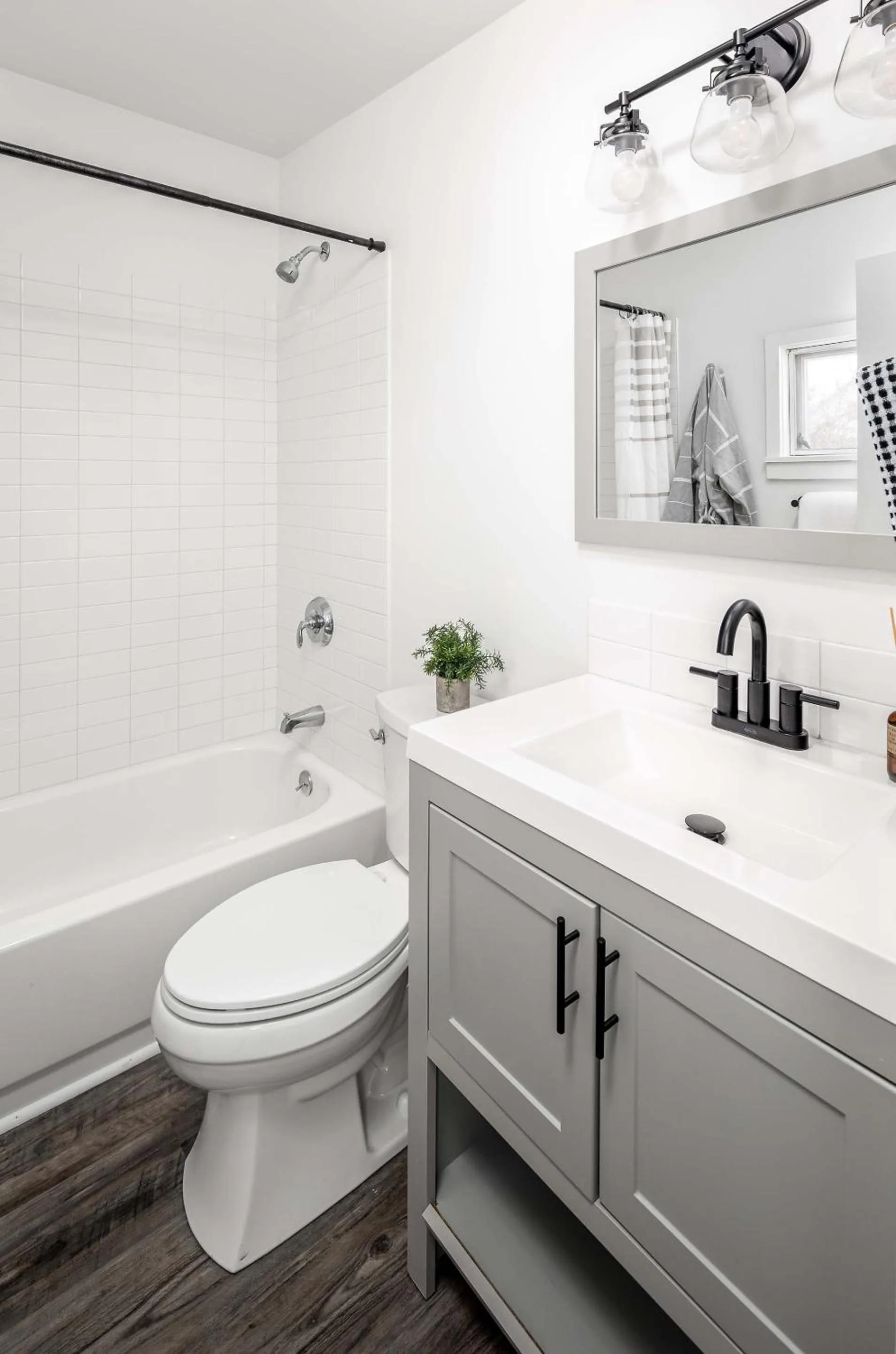 Bathroom in York Beach Surf Club