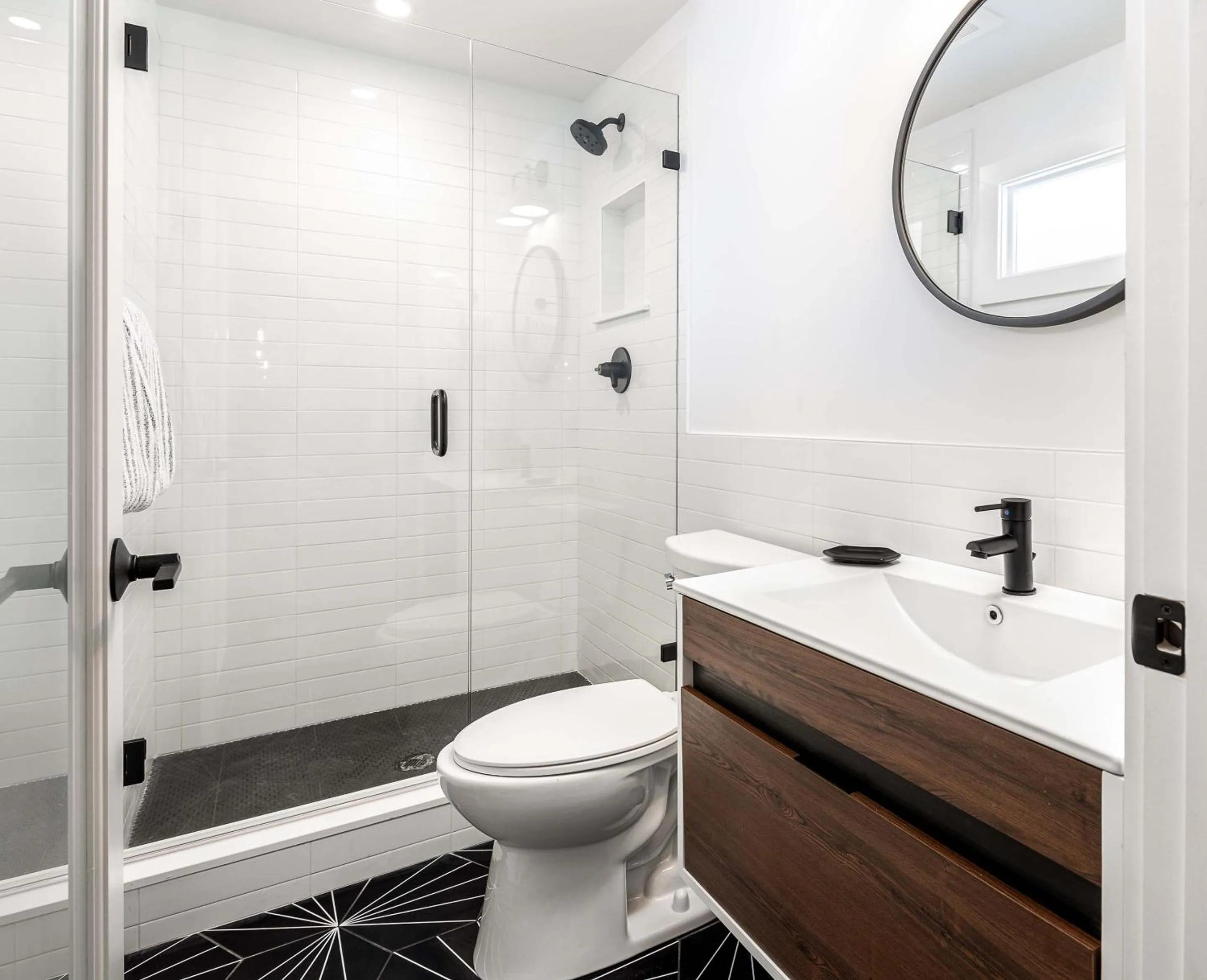 Shower in York Beach Surf Club