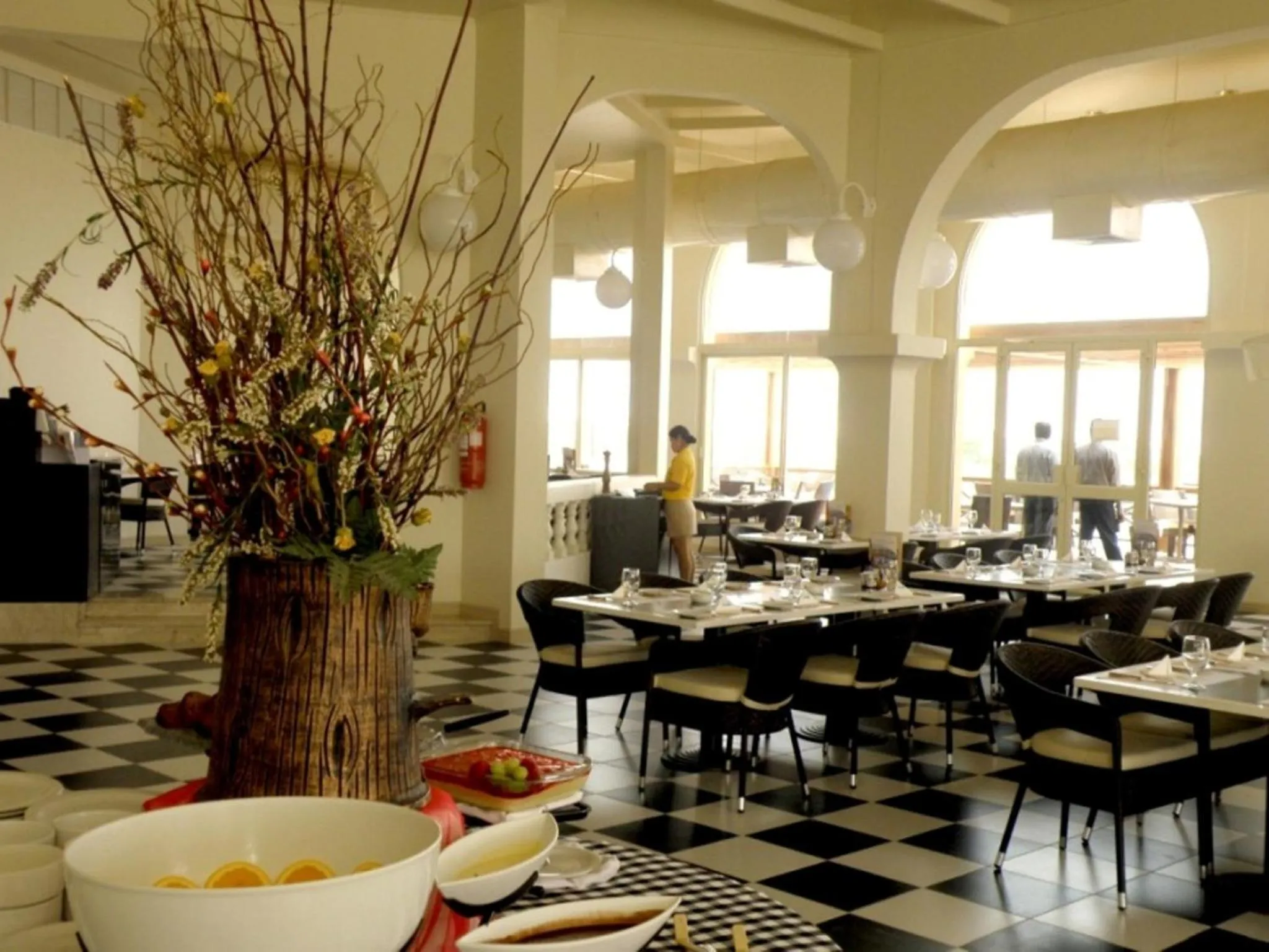 Restaurant/places to eat in AlBander Hotel & Resort