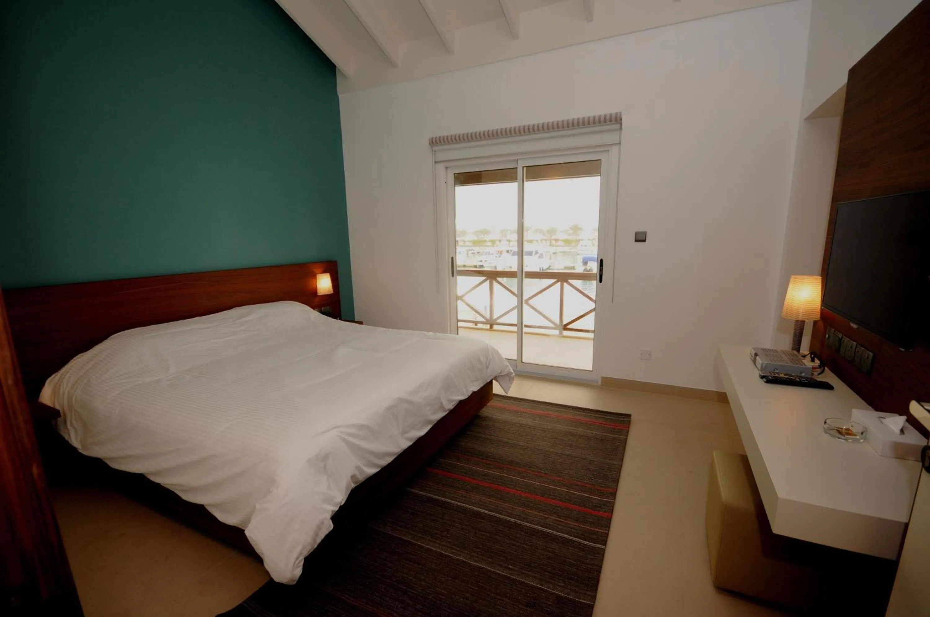 Balcony/Terrace, Bed in AlBander Hotel & Resort