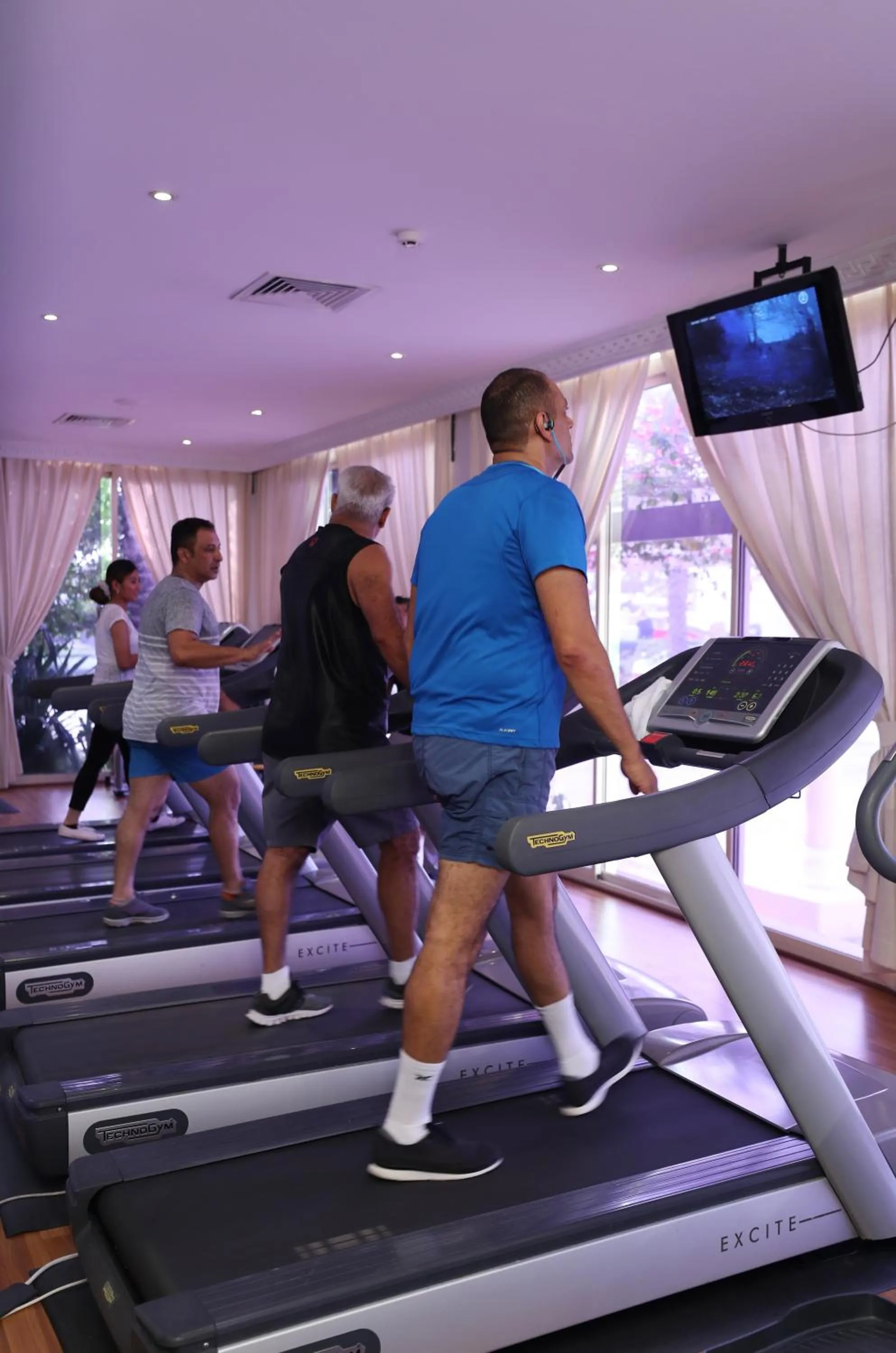 Fitness centre/facilities in AlBander Hotel & Resort