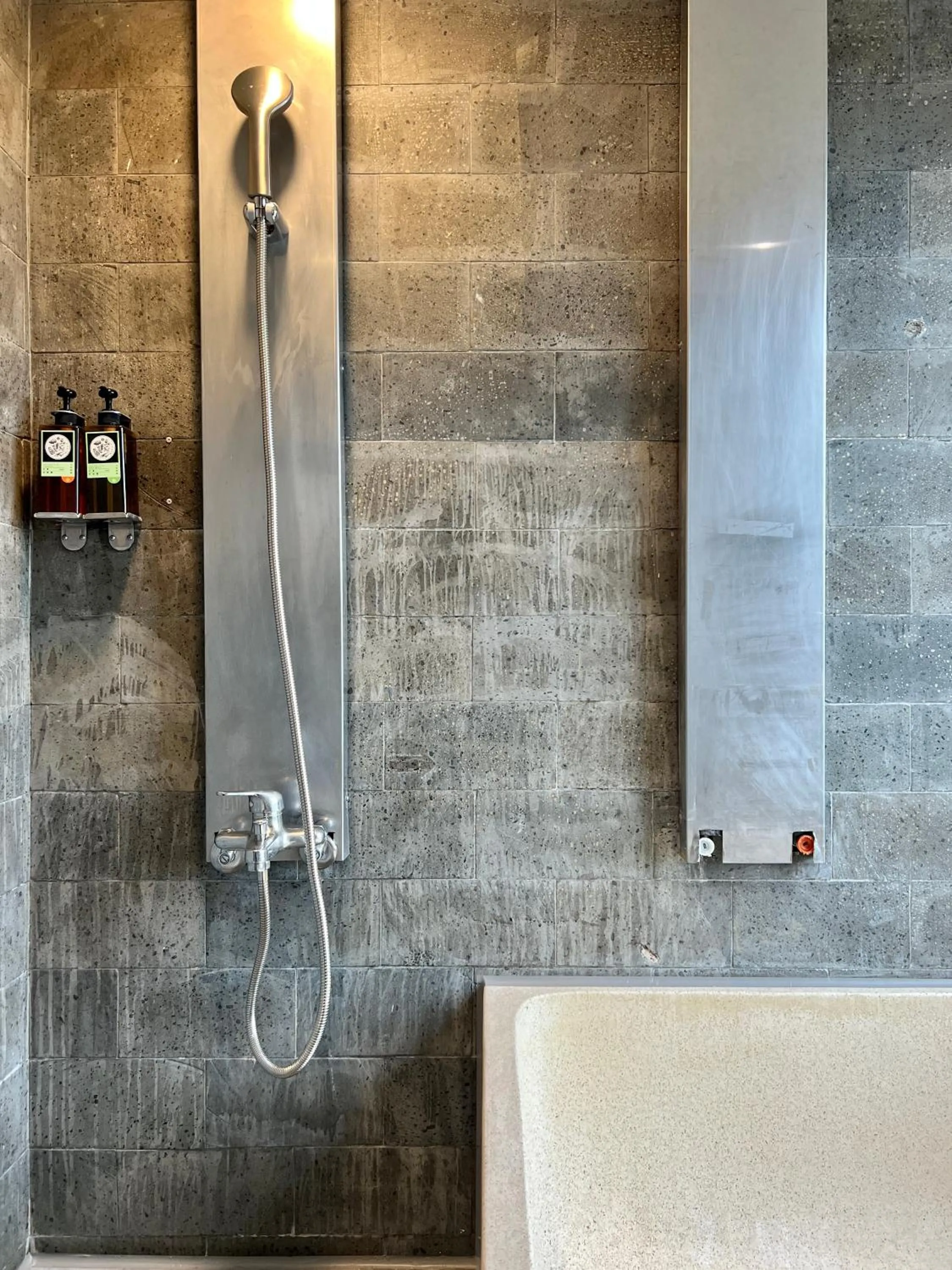 Shower in Angel's Inn