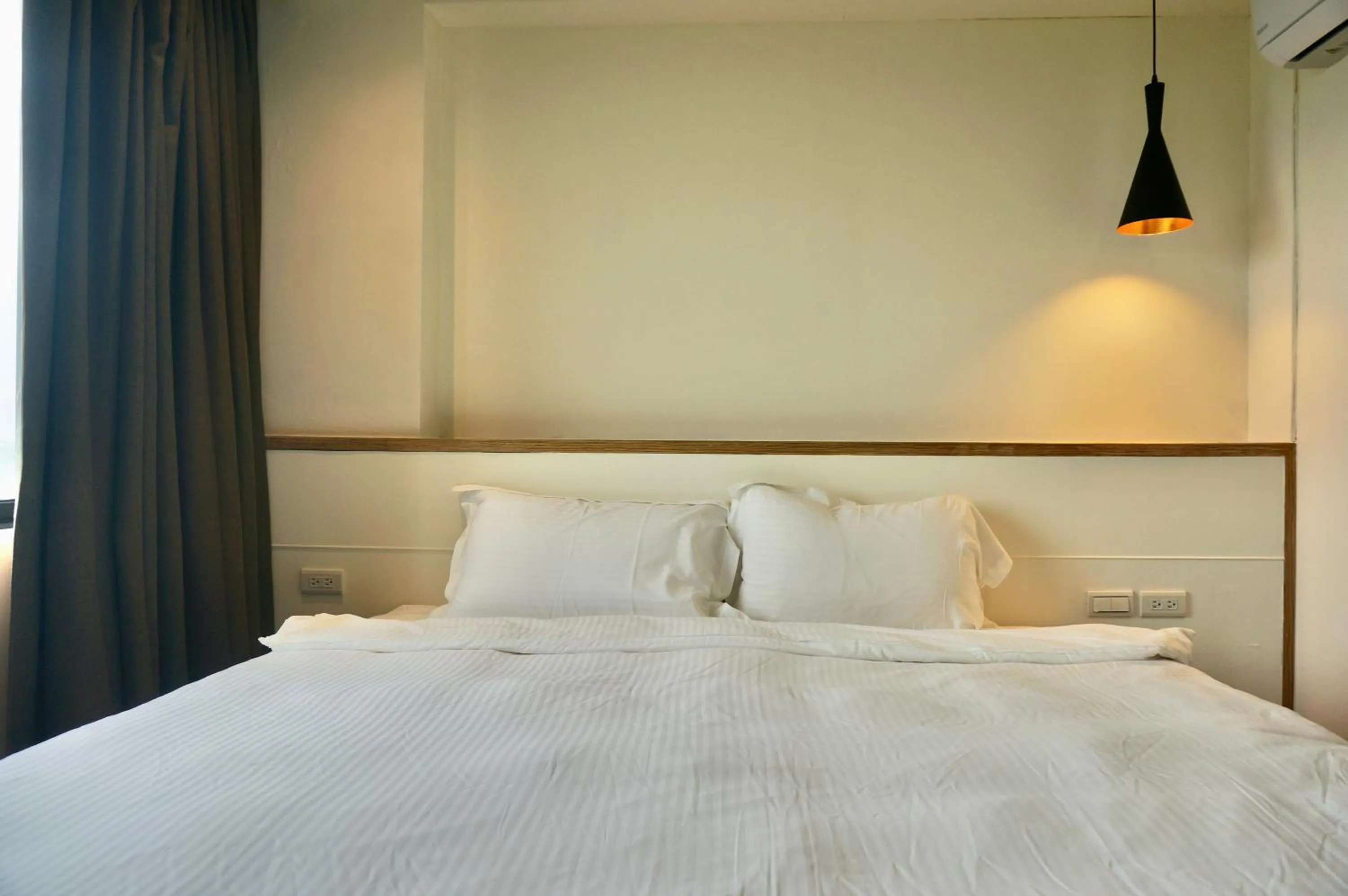 Photo of the whole room, Bed in Angel's Inn