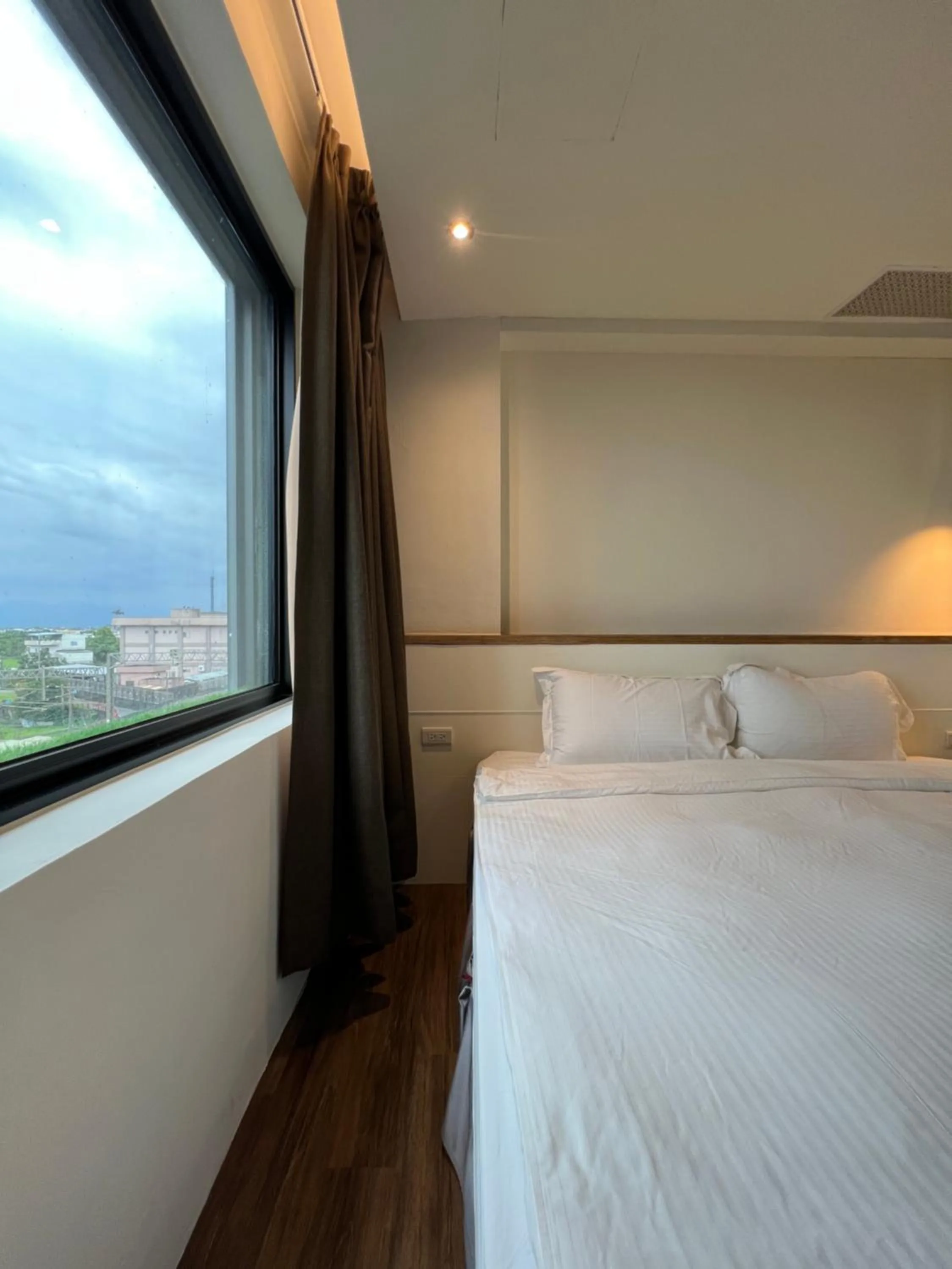 Photo of the whole room, Bed in Angel's Inn