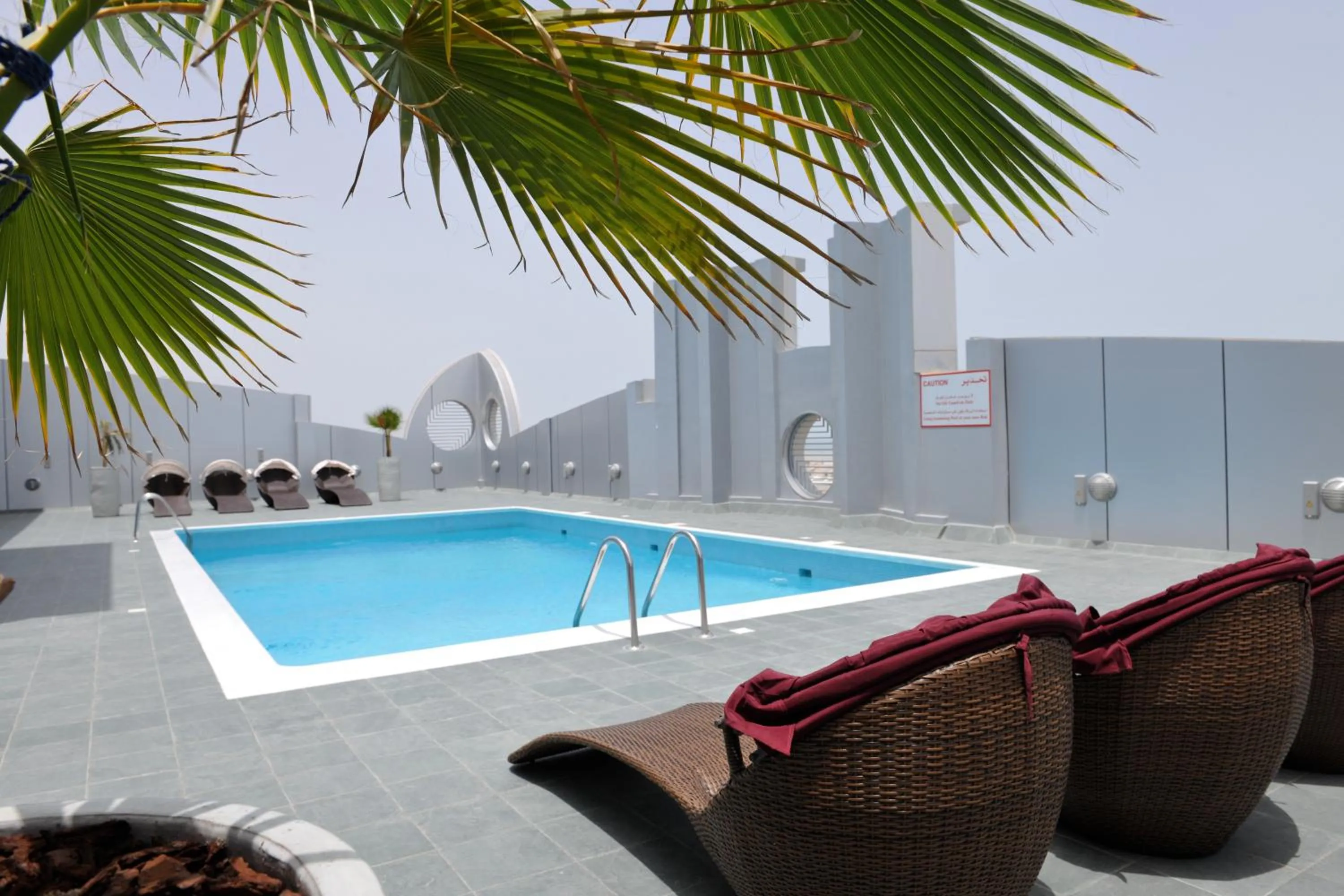 Swimming pool in Al Raya Suites Hotel