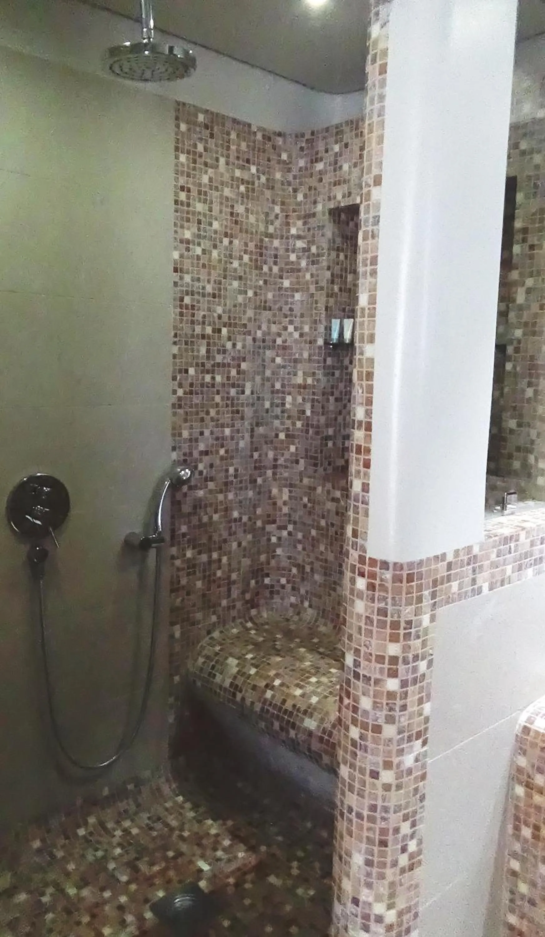 Bathroom in Al Raya Suites Hotel