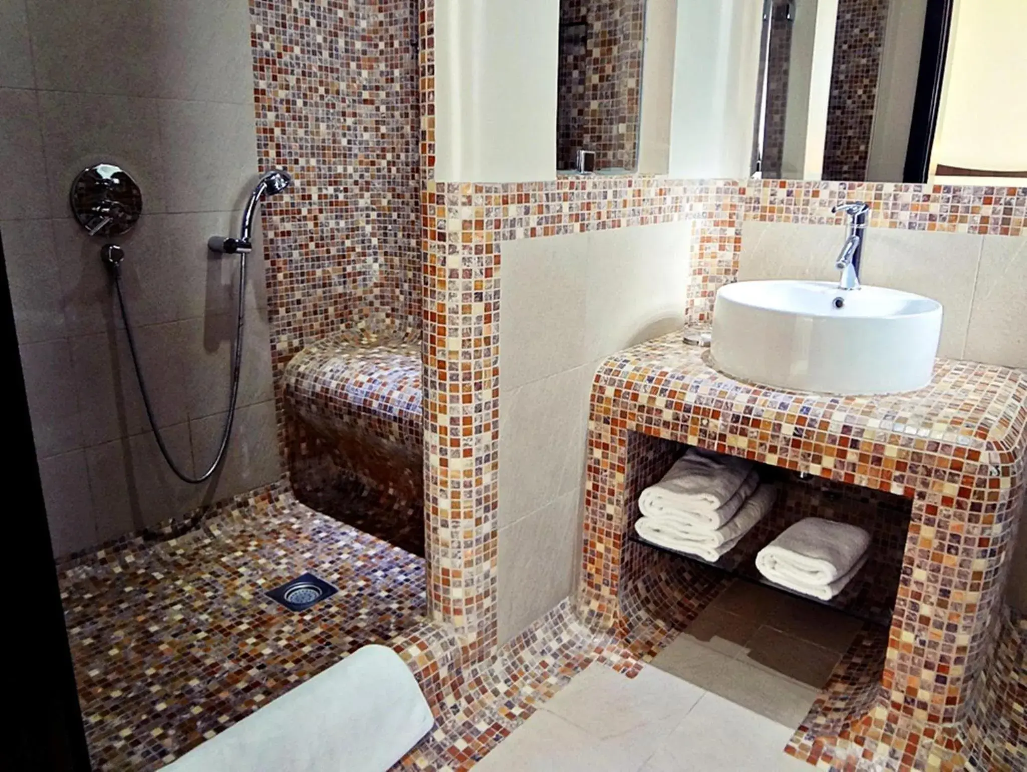 Bathroom in Al Raya Suites