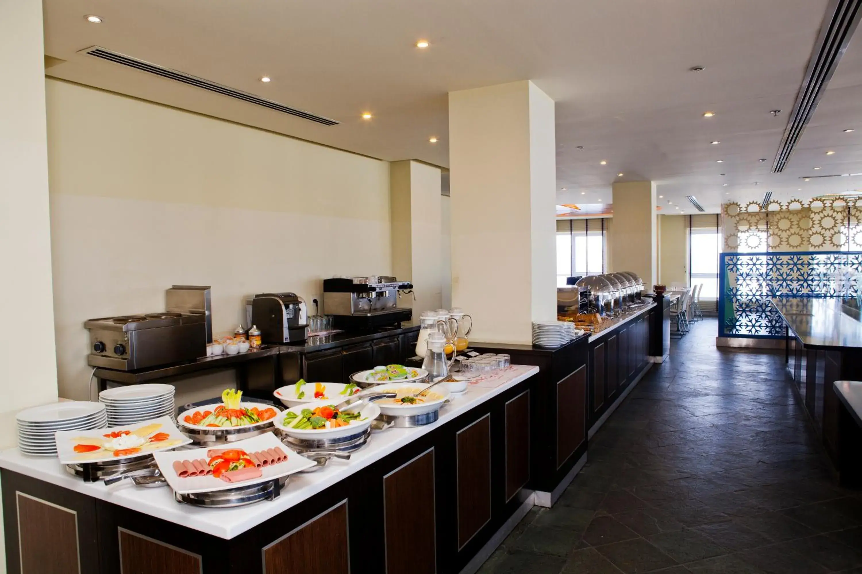 Restaurant/Places to Eat in Al Raya Suites