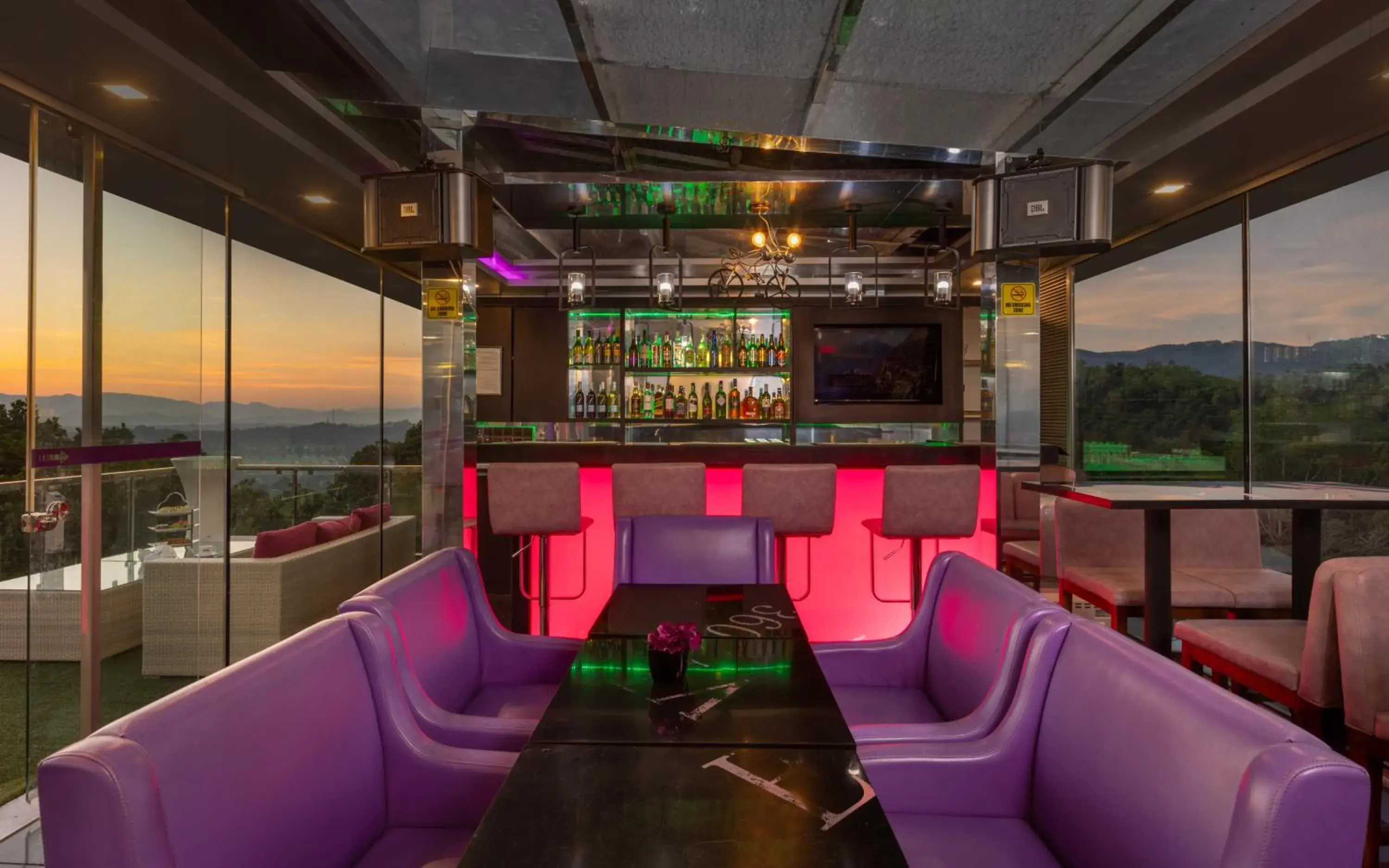 Lounge or bar in View360 Lounge or bar in View360