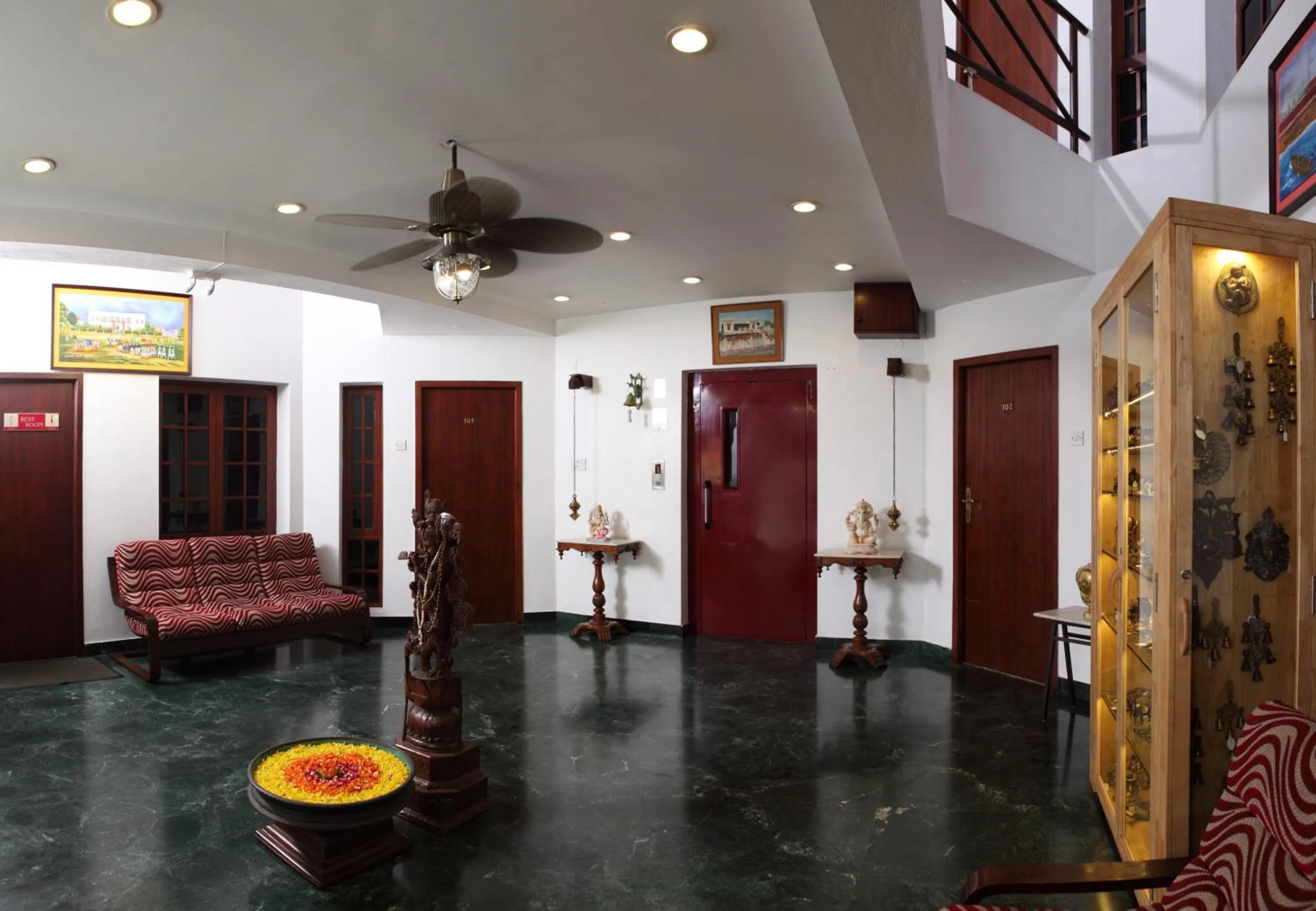 Lobby or reception in Pondicherry Executive Inn