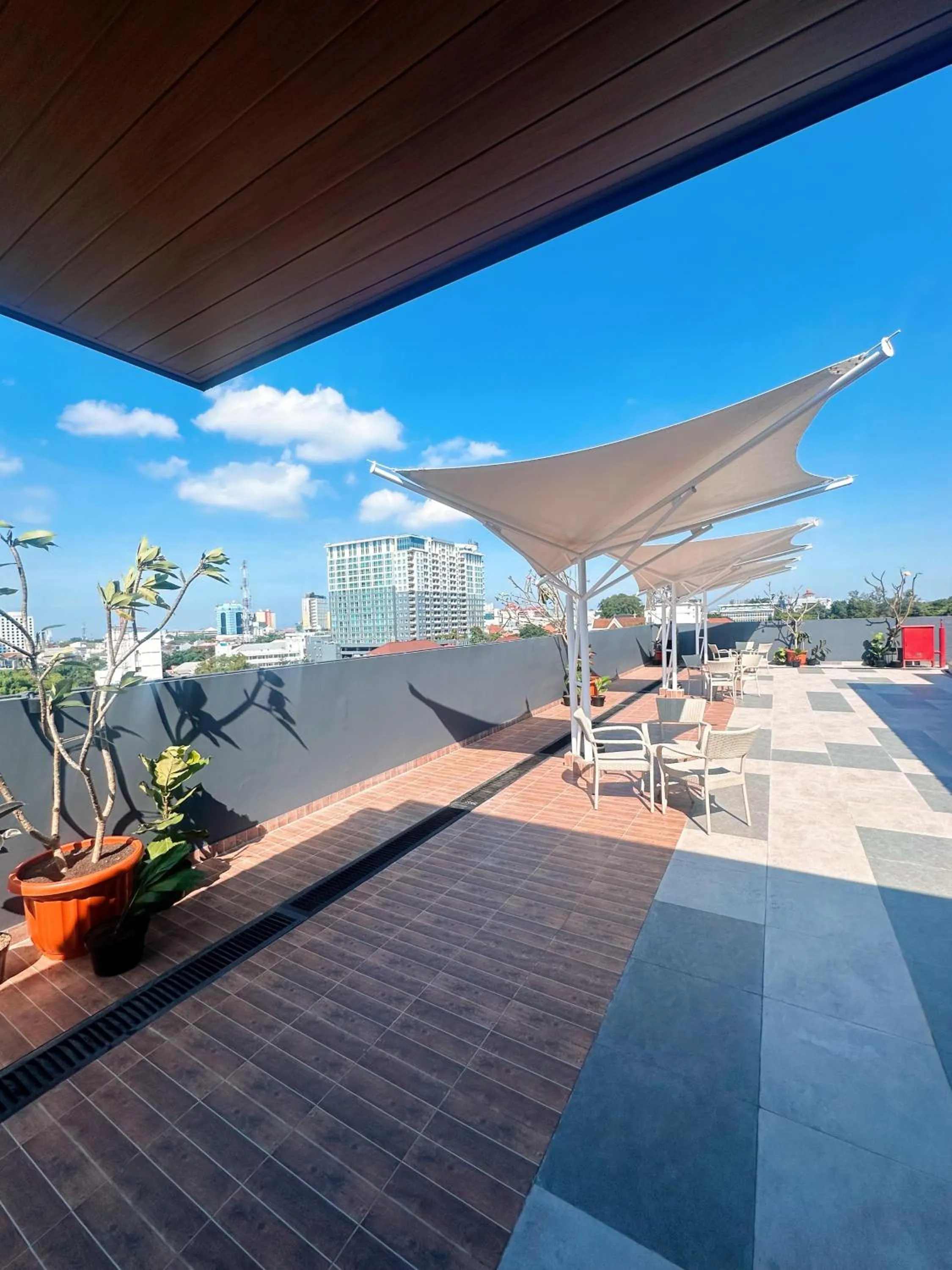 Lounge or bar in FOX HARRIS City Center Bandung