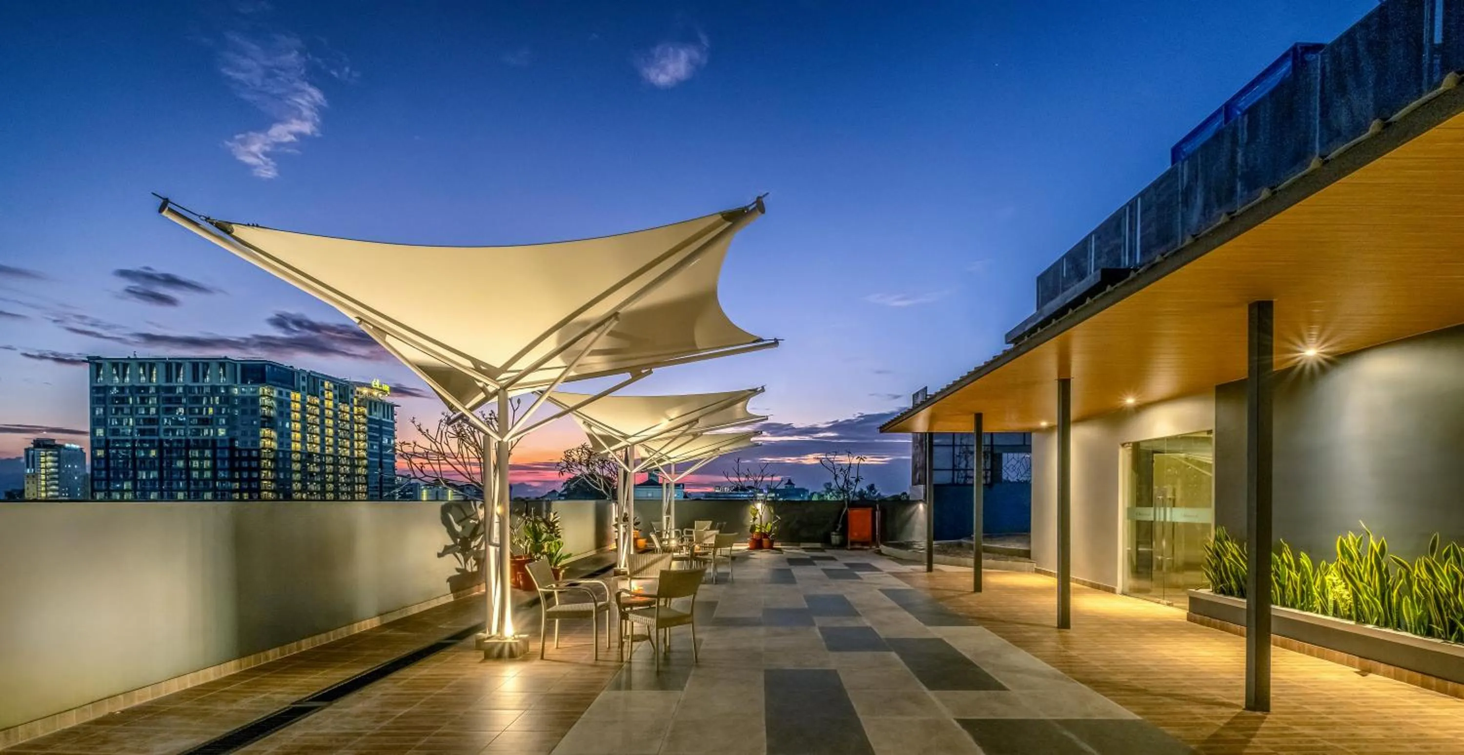 Lounge or bar in FOX HARRIS City Center Bandung