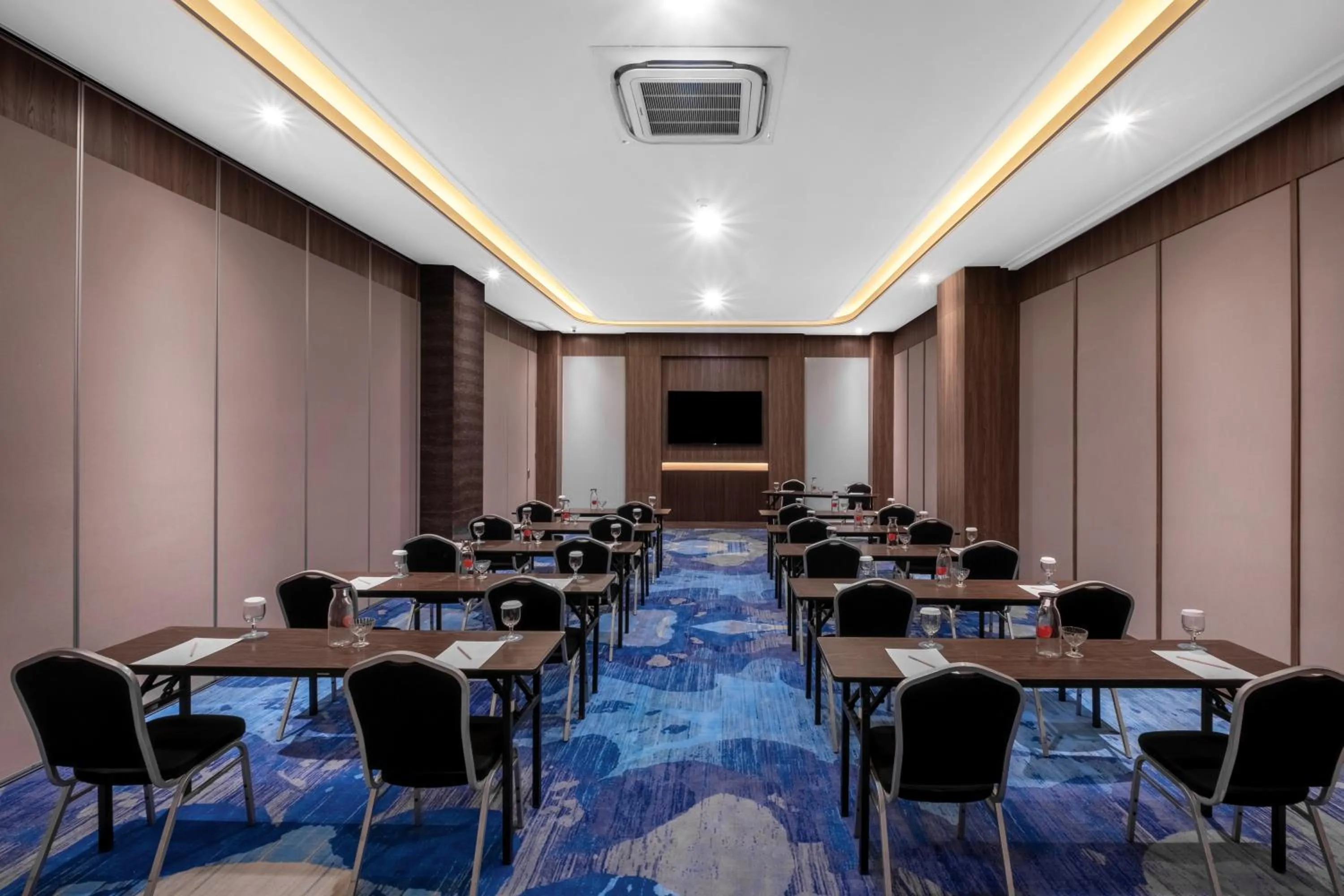 Meeting/conference room in FOX HARRIS City Center Bandung
