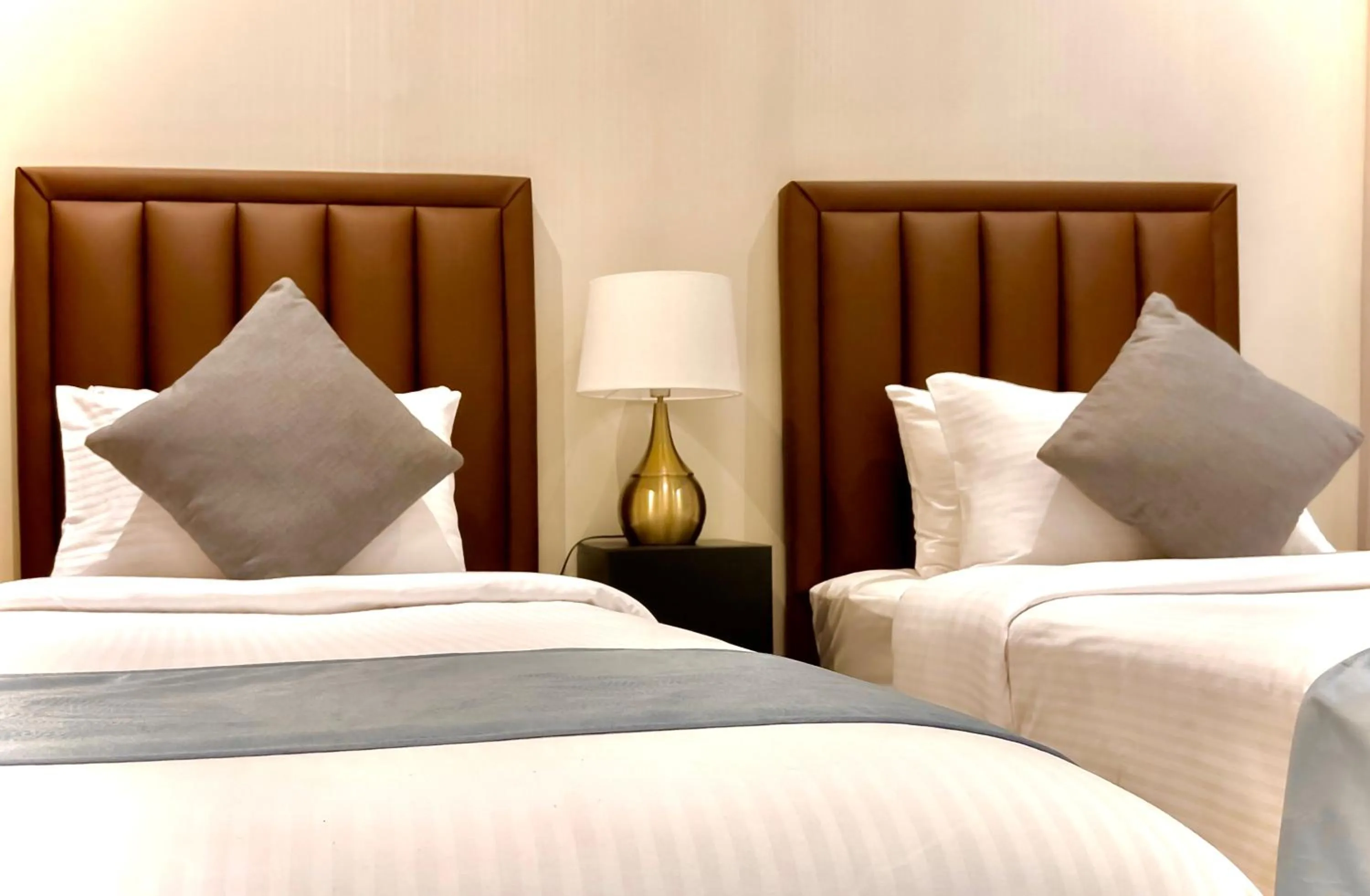 Bedroom, Bed in Dragon Beach Hotel