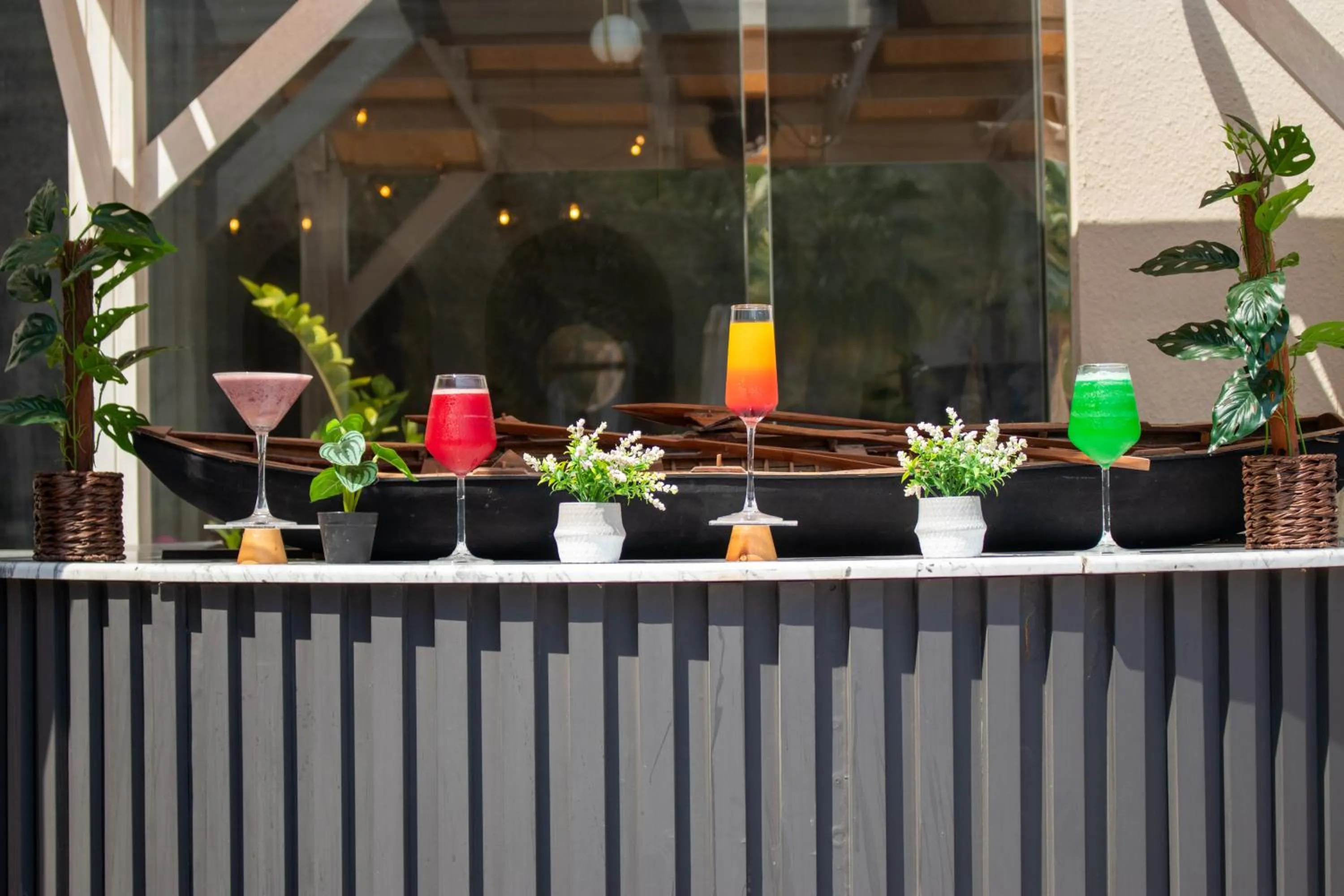 Food and drinks in Dragon Beach Hotel