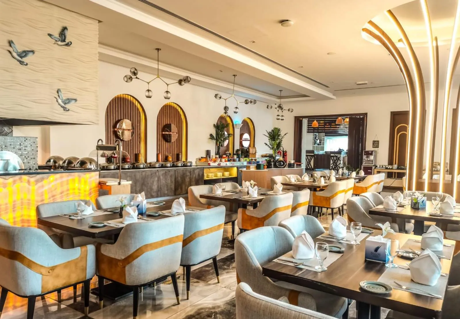 Restaurant/places to eat in Dragon Beach Hotel