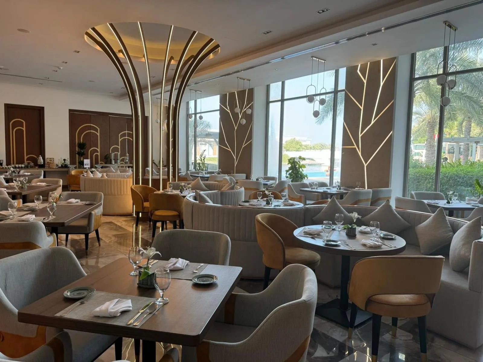 Restaurant/places to eat in Dragon Beach Hotel