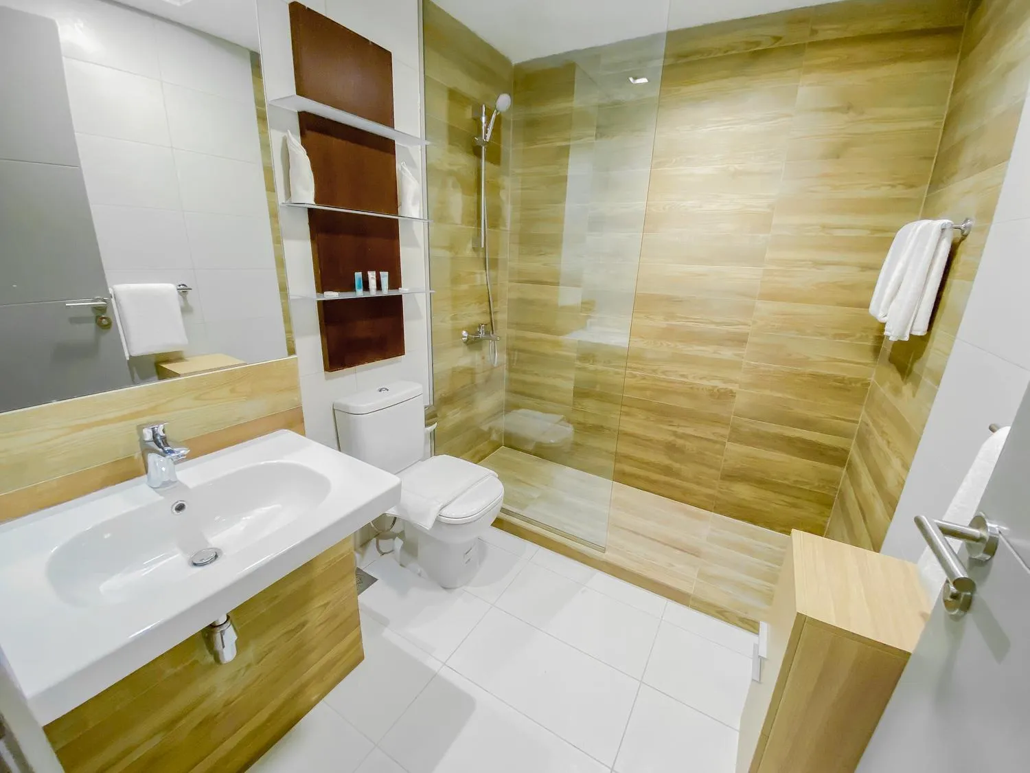 Bathroom in Dragon Beach Hotel