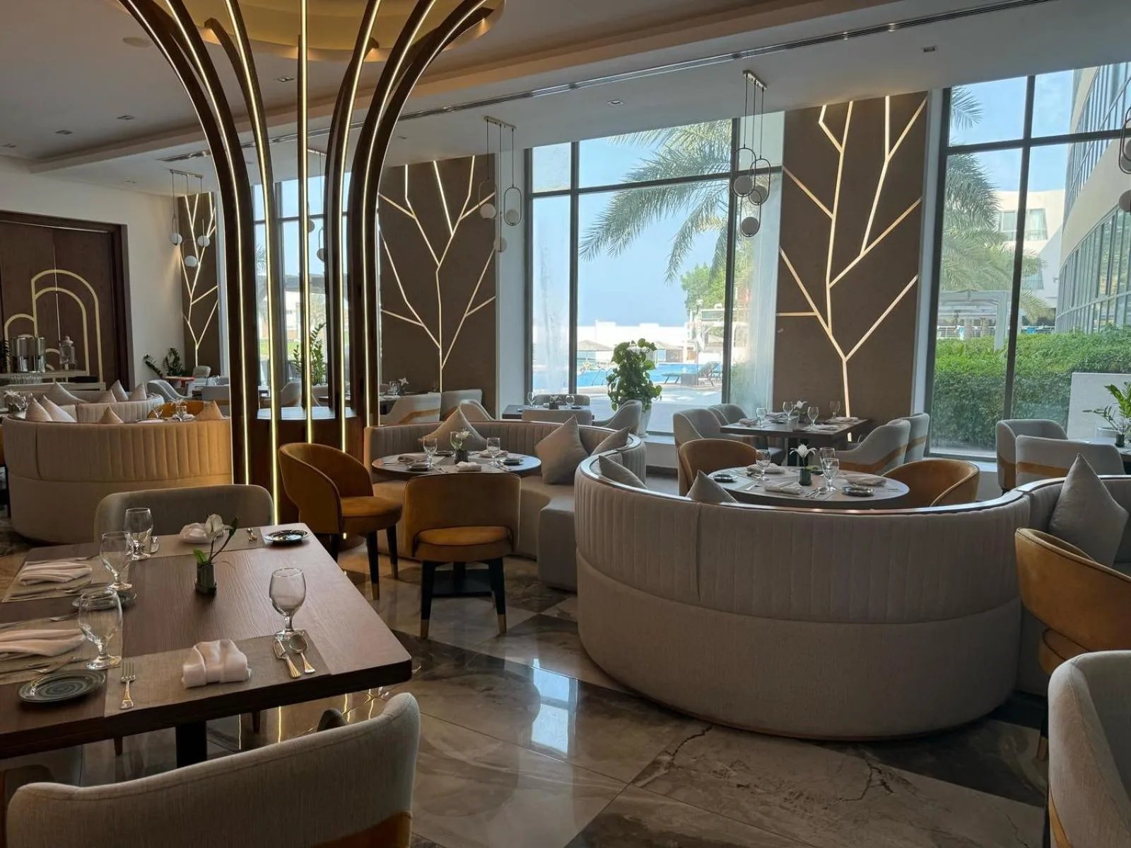 Restaurant/places to eat in Dragon Beach Hotel