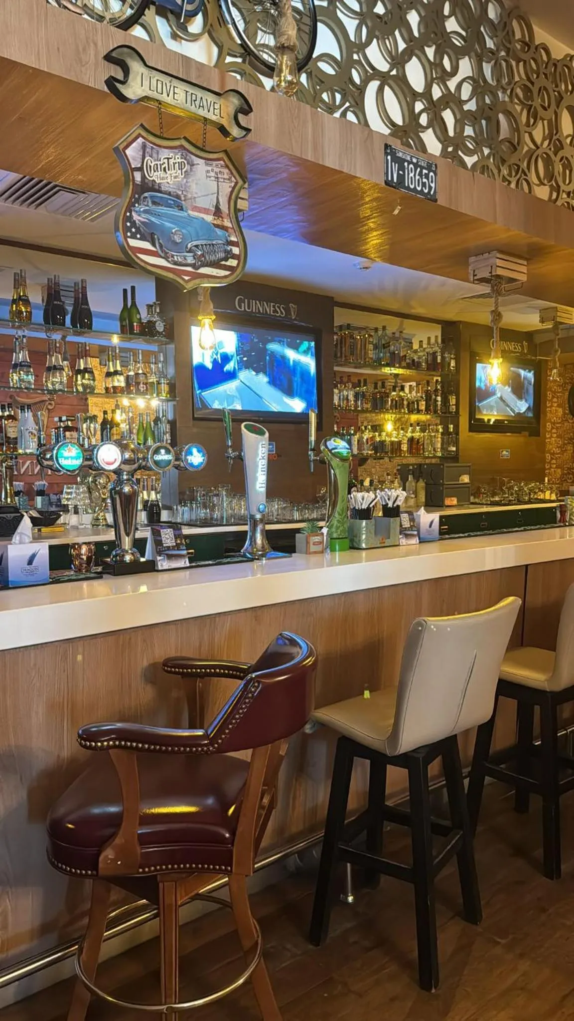 Restaurant/places to eat in Dragon Beach Hotel