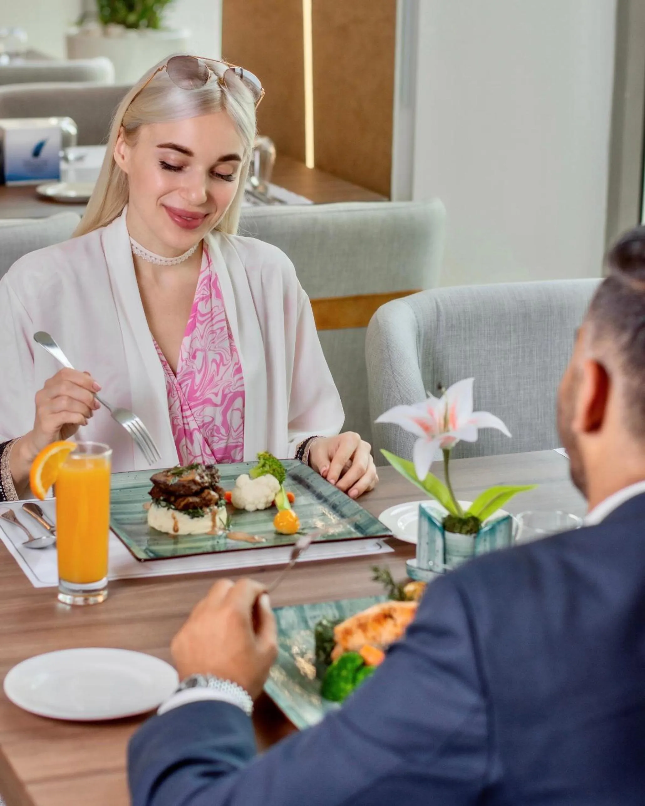 Restaurant/places to eat in Dragon Beach Hotel