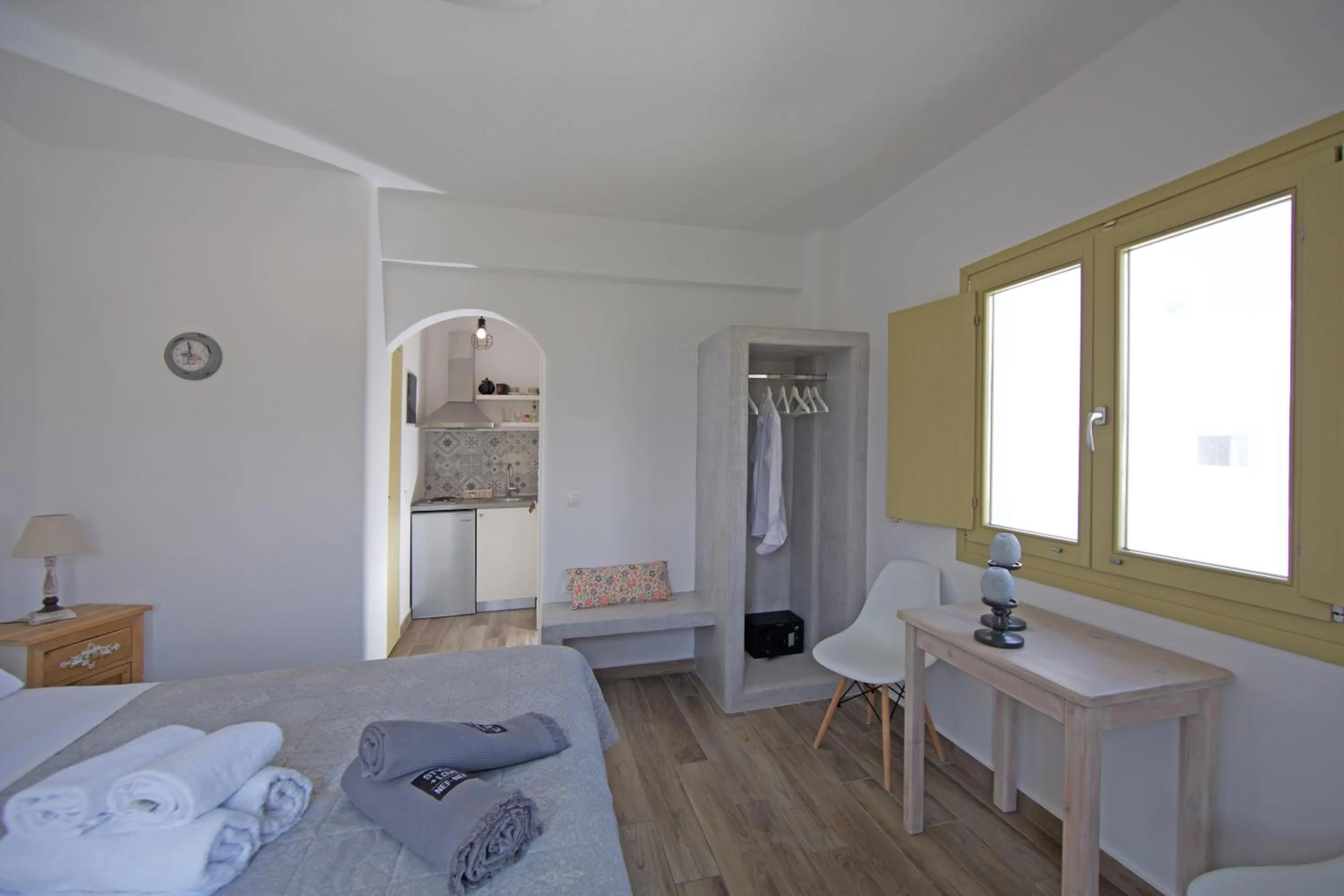 Kitchen or kitchenette, Bed in Diasino Apartments and Car Rental
