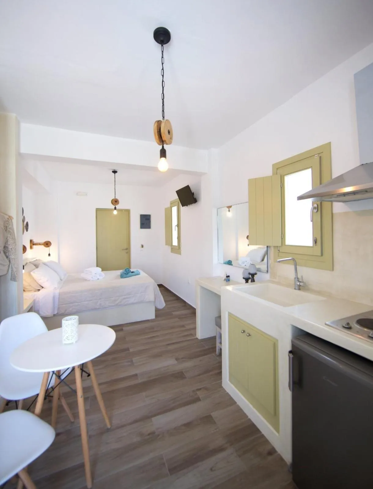 Kitchen or kitchenette, Bed in Diasino Apartments and Car Rental