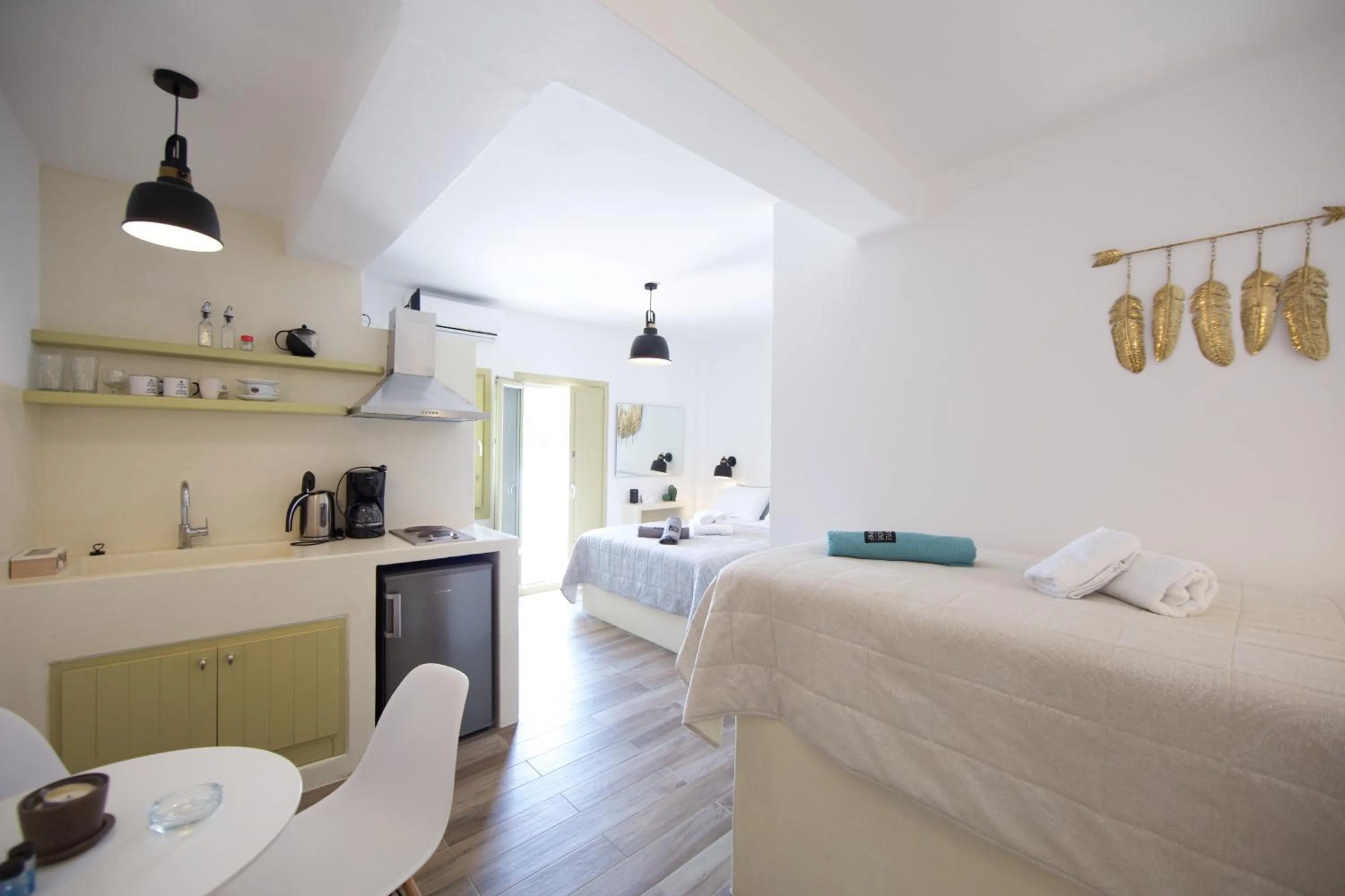 Kitchen or kitchenette, Bed in Diasino Apartments and Car Rental