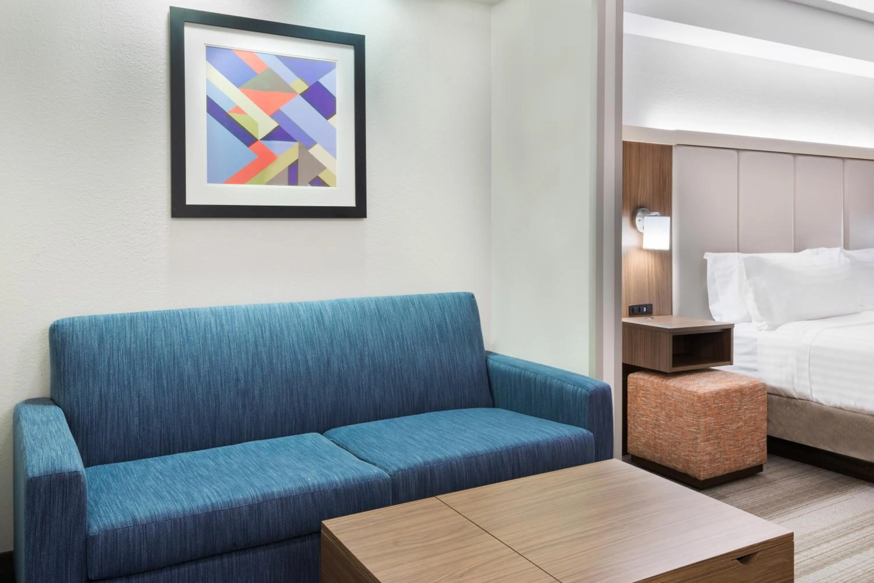Bedroom, Bed in Holiday Inn Express & Suites - Nearest Universal Orlando by IHG
