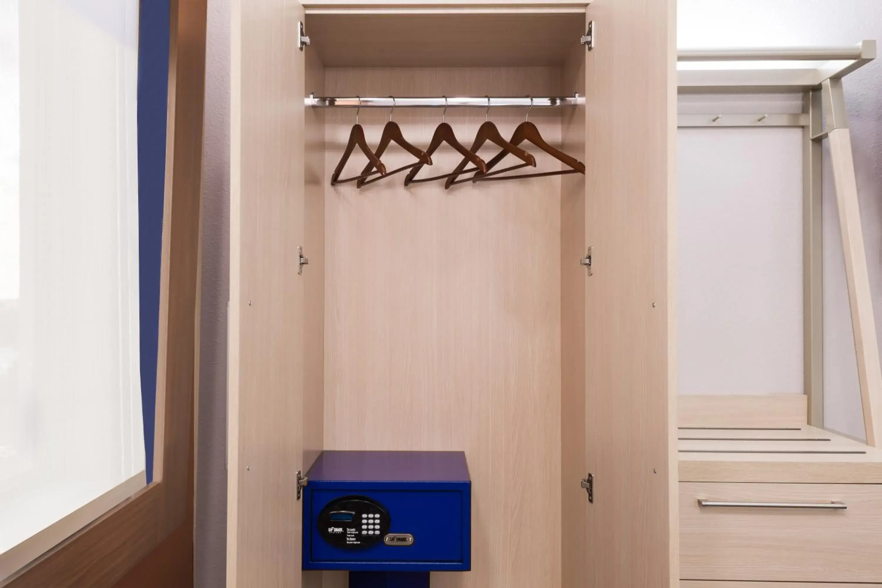 Bedroom in Holiday Inn Express & Suites - Nearest Universal Orlando by IHG Bedroom in Holiday Inn Express & Suites - Nearest Universal Orlando by IHG