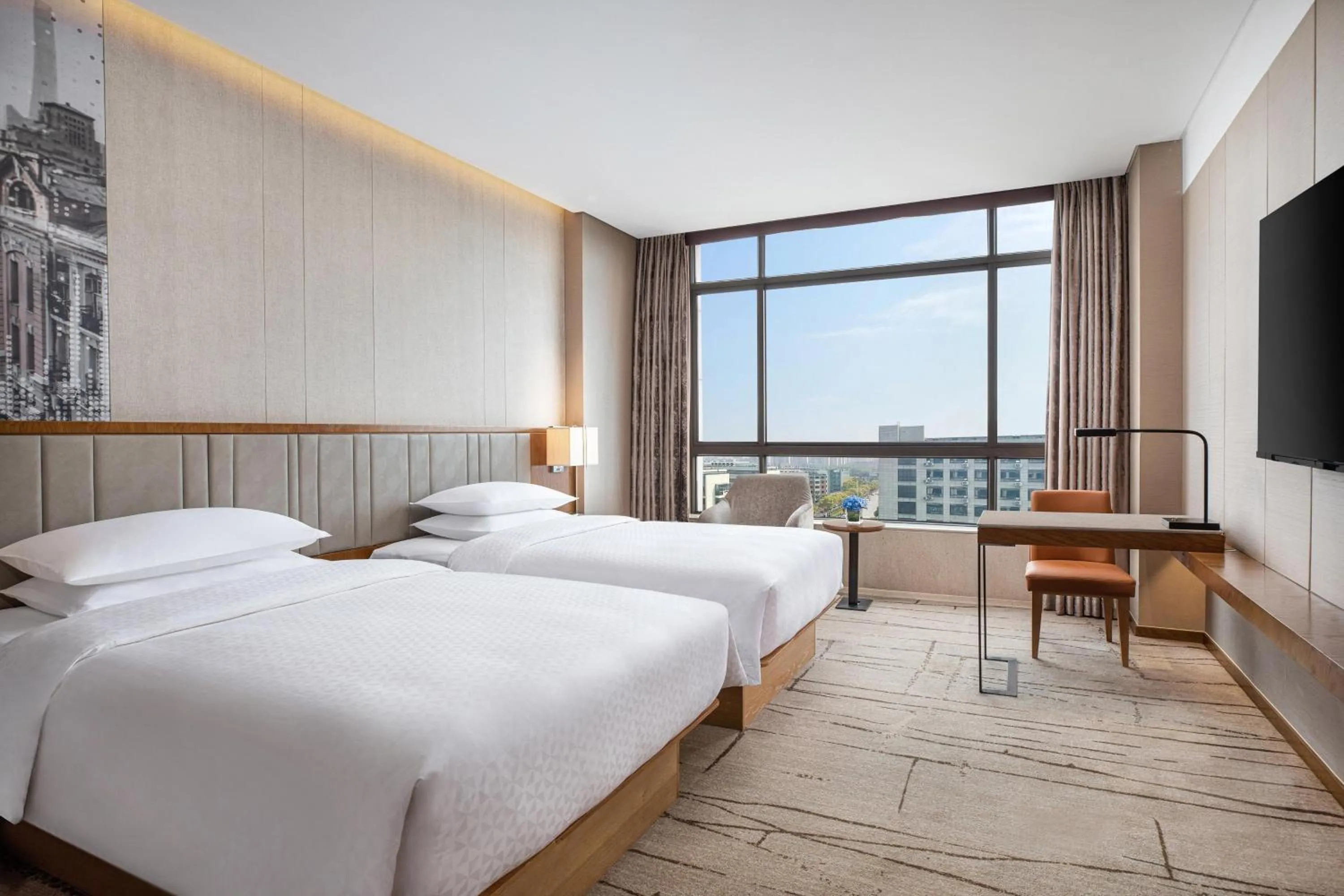 Photo of the whole room, Bed in Four Points by Sheraton Shanghai, Kangqiao