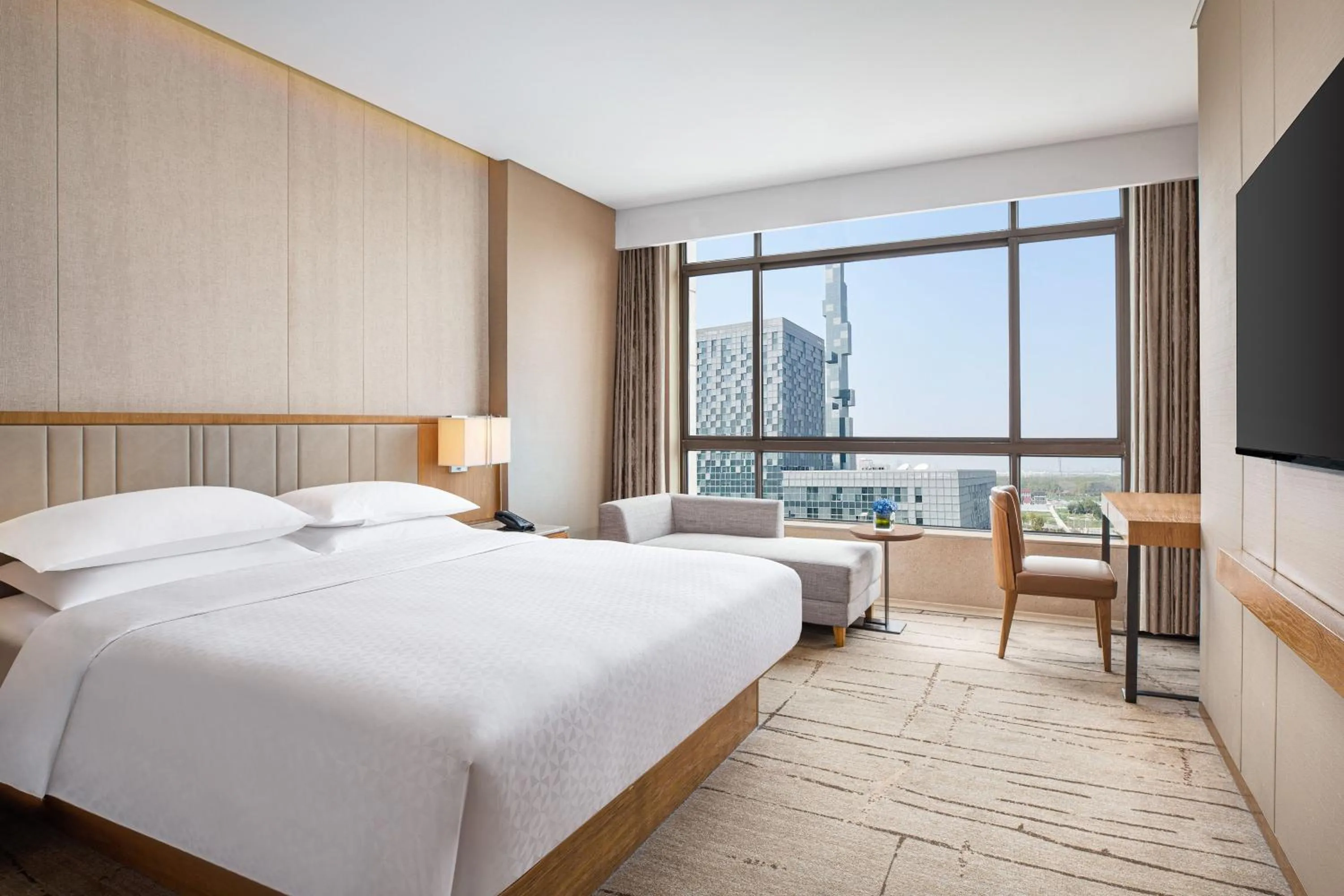 Photo of the whole room, Bed in Four Points by Sheraton Shanghai, Kangqiao