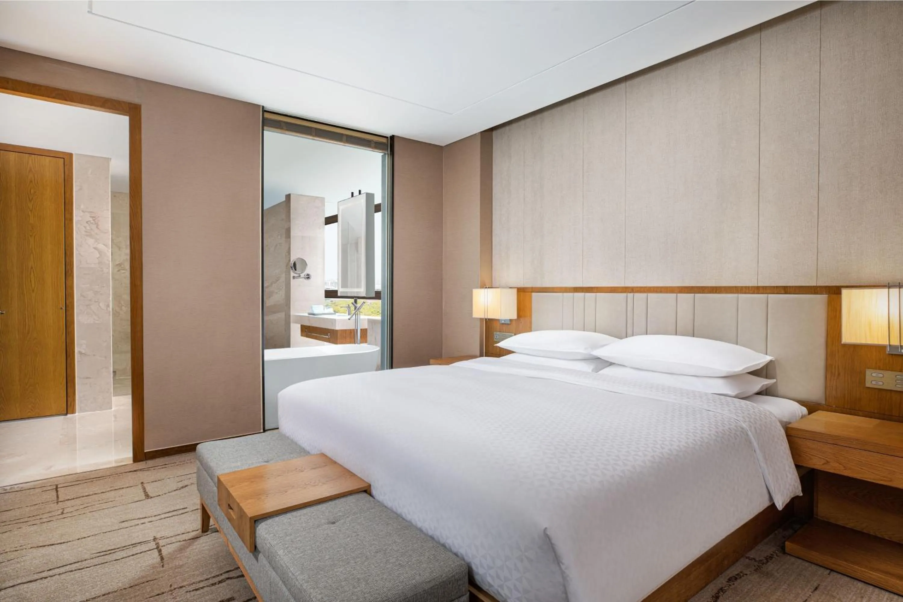 Photo of the whole room, Bed in Four Points by Sheraton Shanghai, Kangqiao