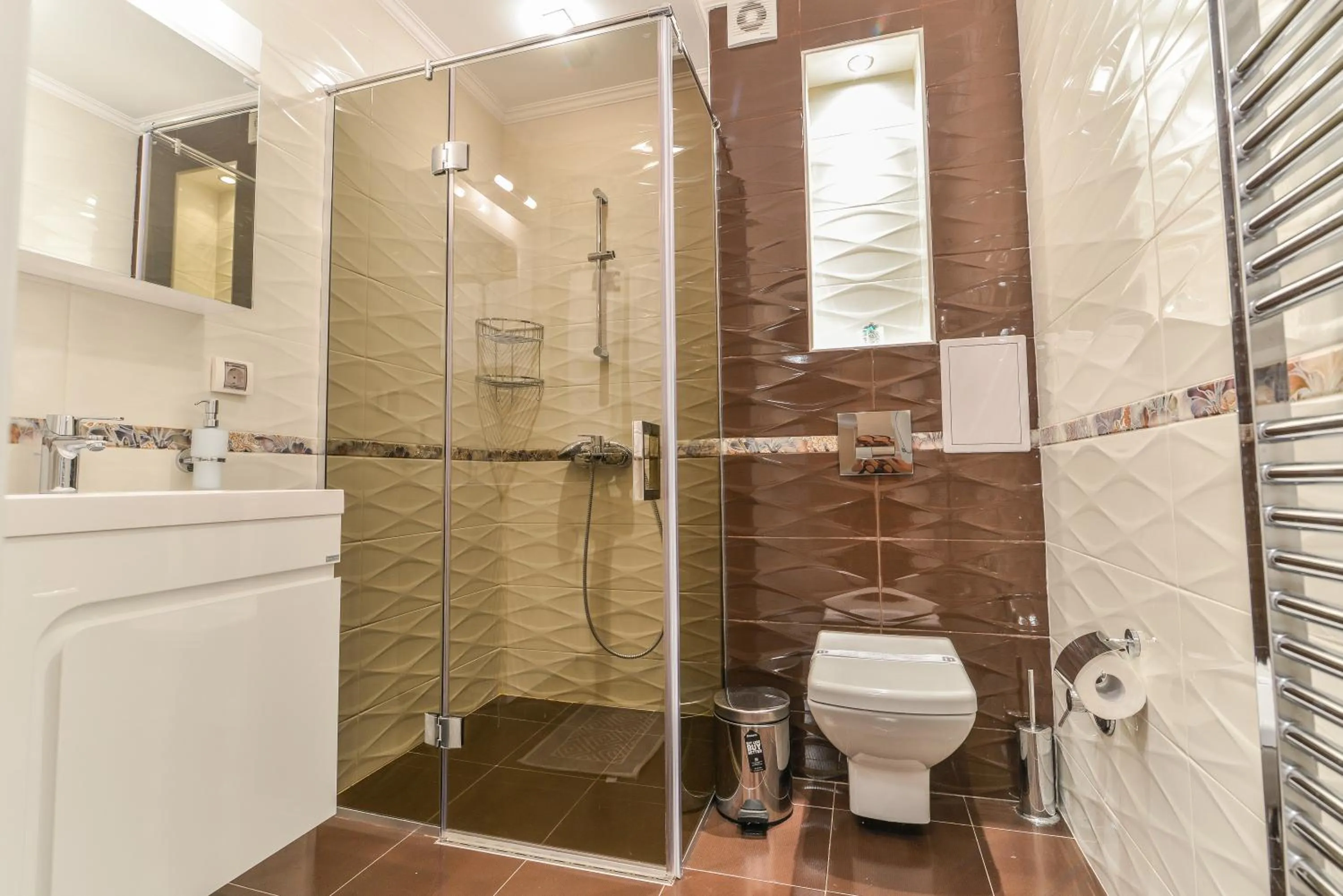 Shower in VILLA FLORENCE Boutique Apart Hotel