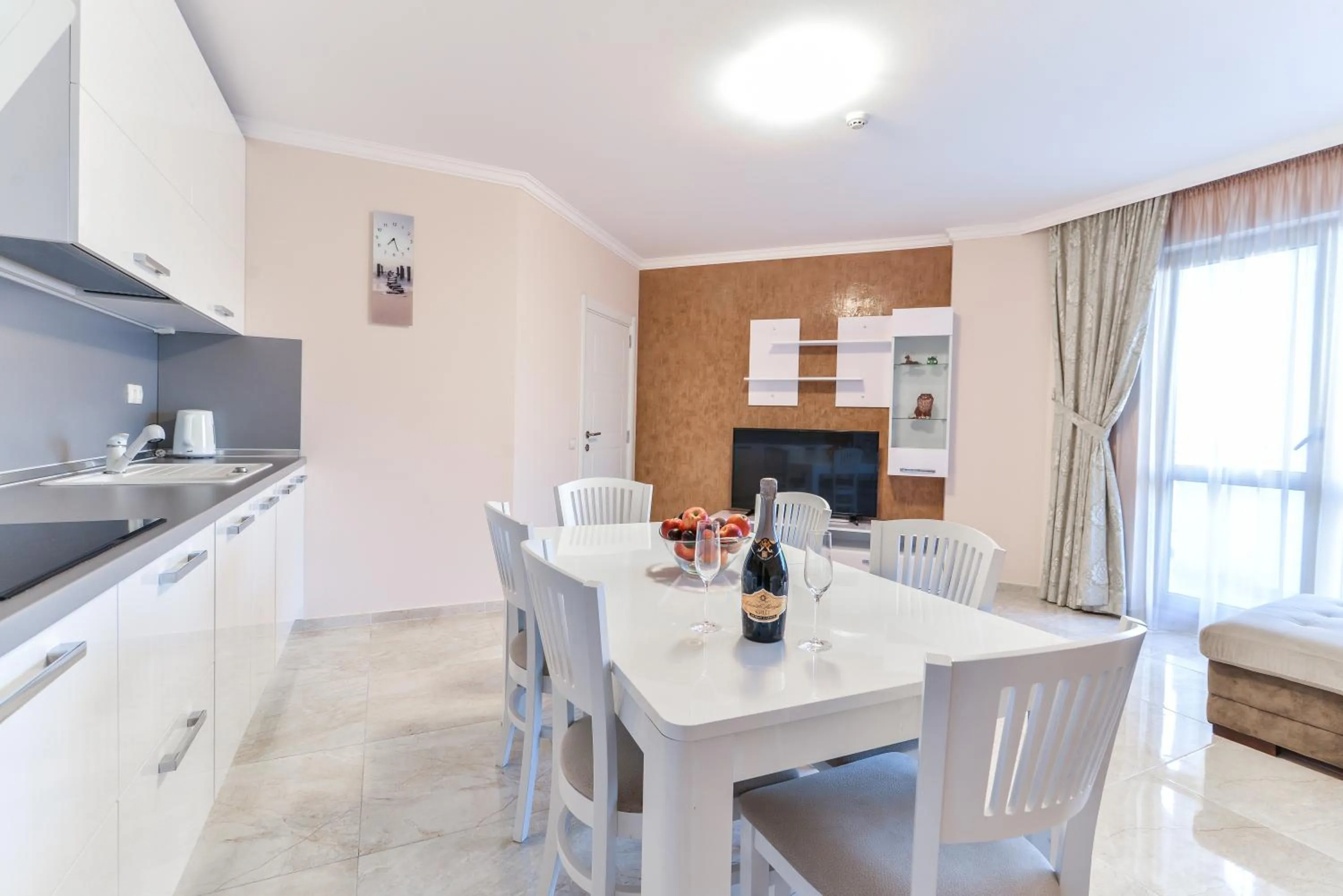 TV and multimedia in VILLA FLORENCE Boutique Apart Hotel