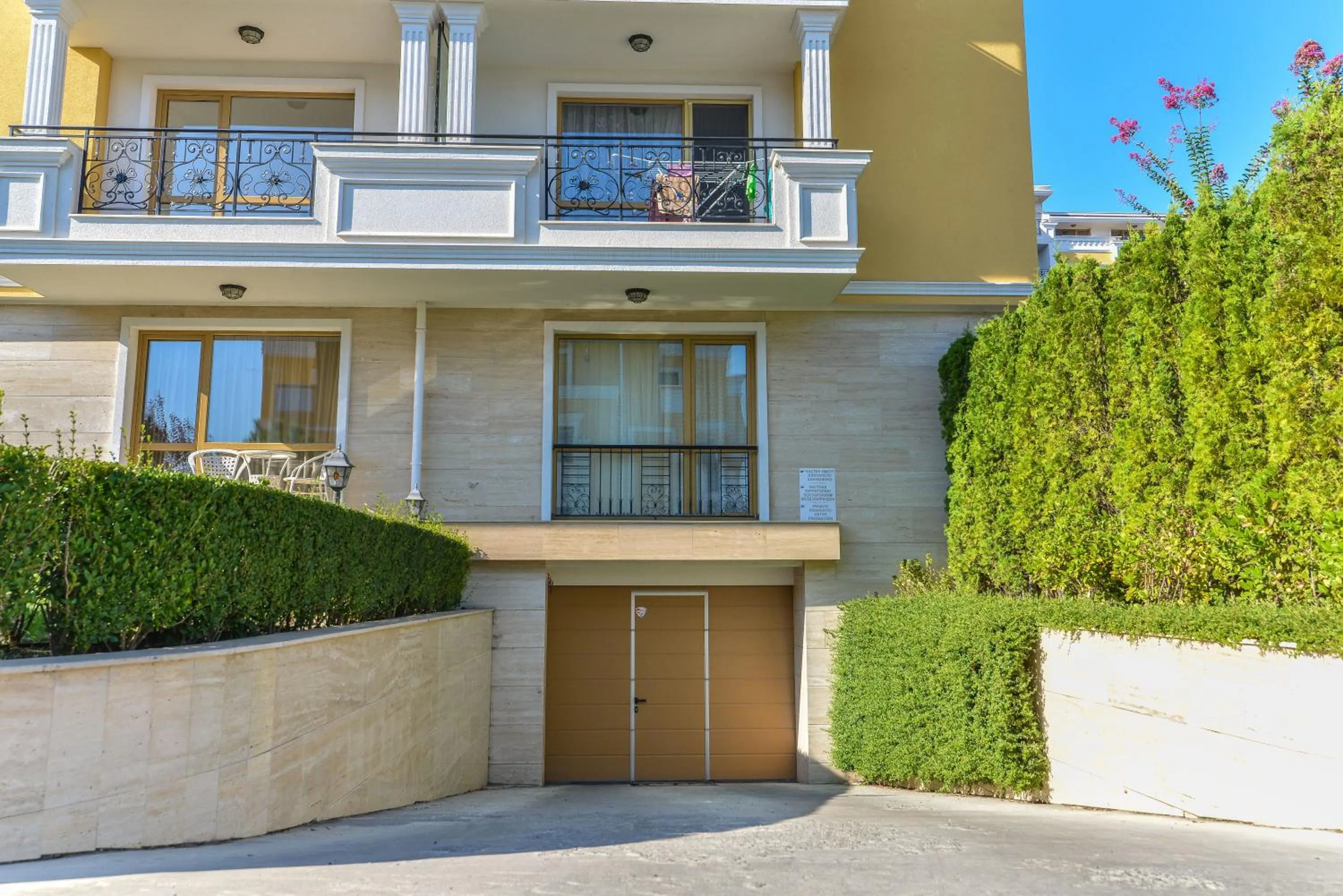 Property building in VILLA FLORENCE Boutique Apart Hotel