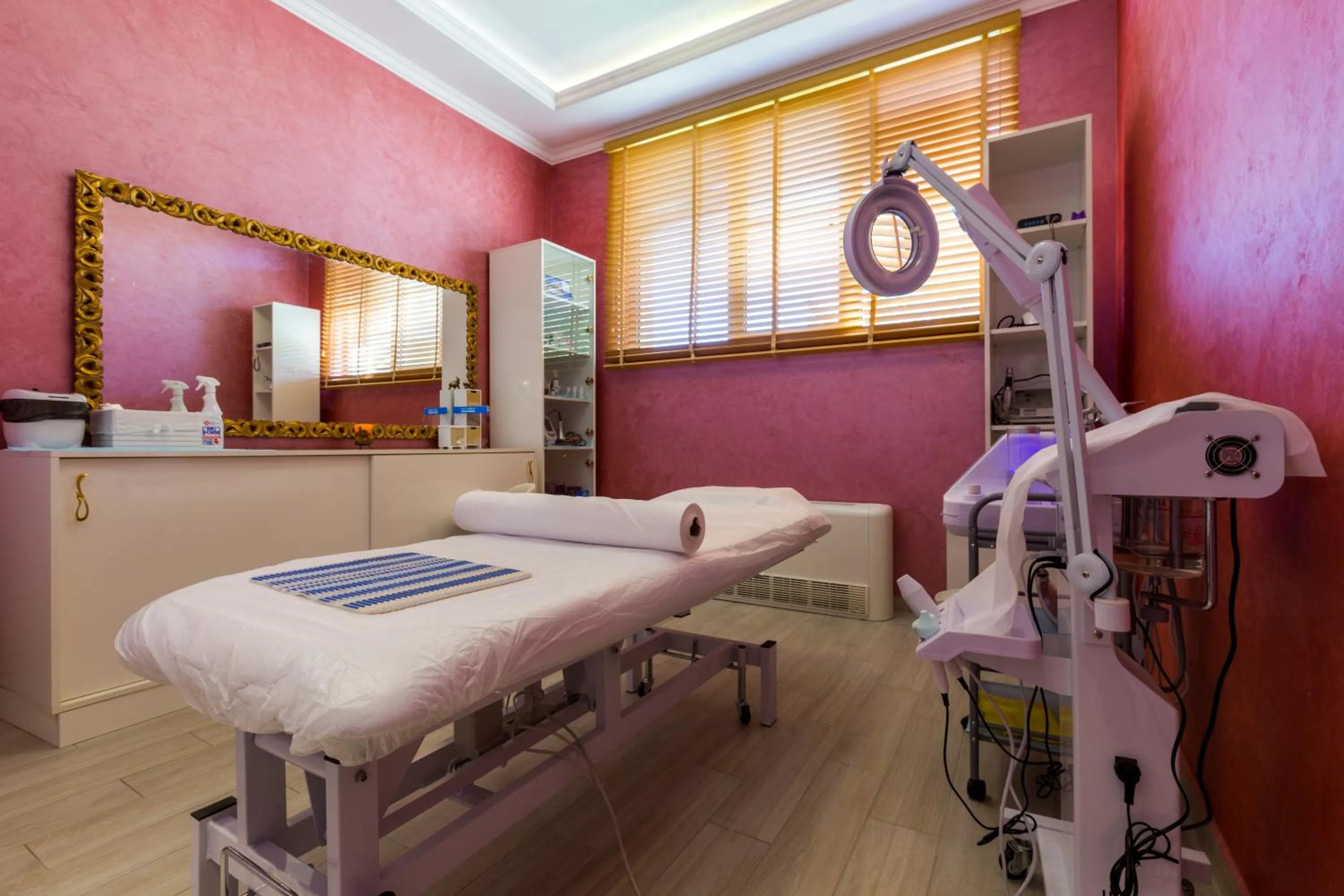 Spa and wellness centre/facilities in VILLA FLORENCE Boutique Apart Hotel