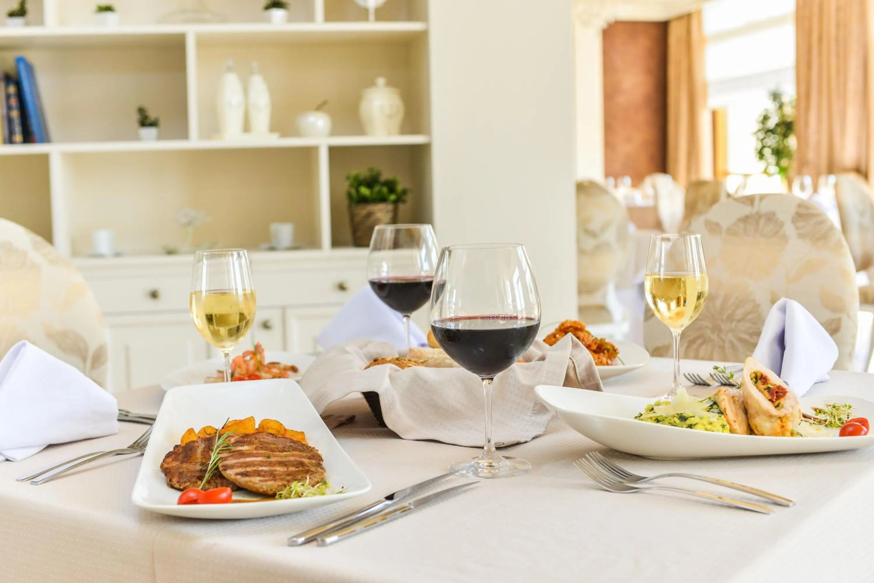 Restaurant/places to eat in VILLA FLORENCE Boutique Apart Hotel