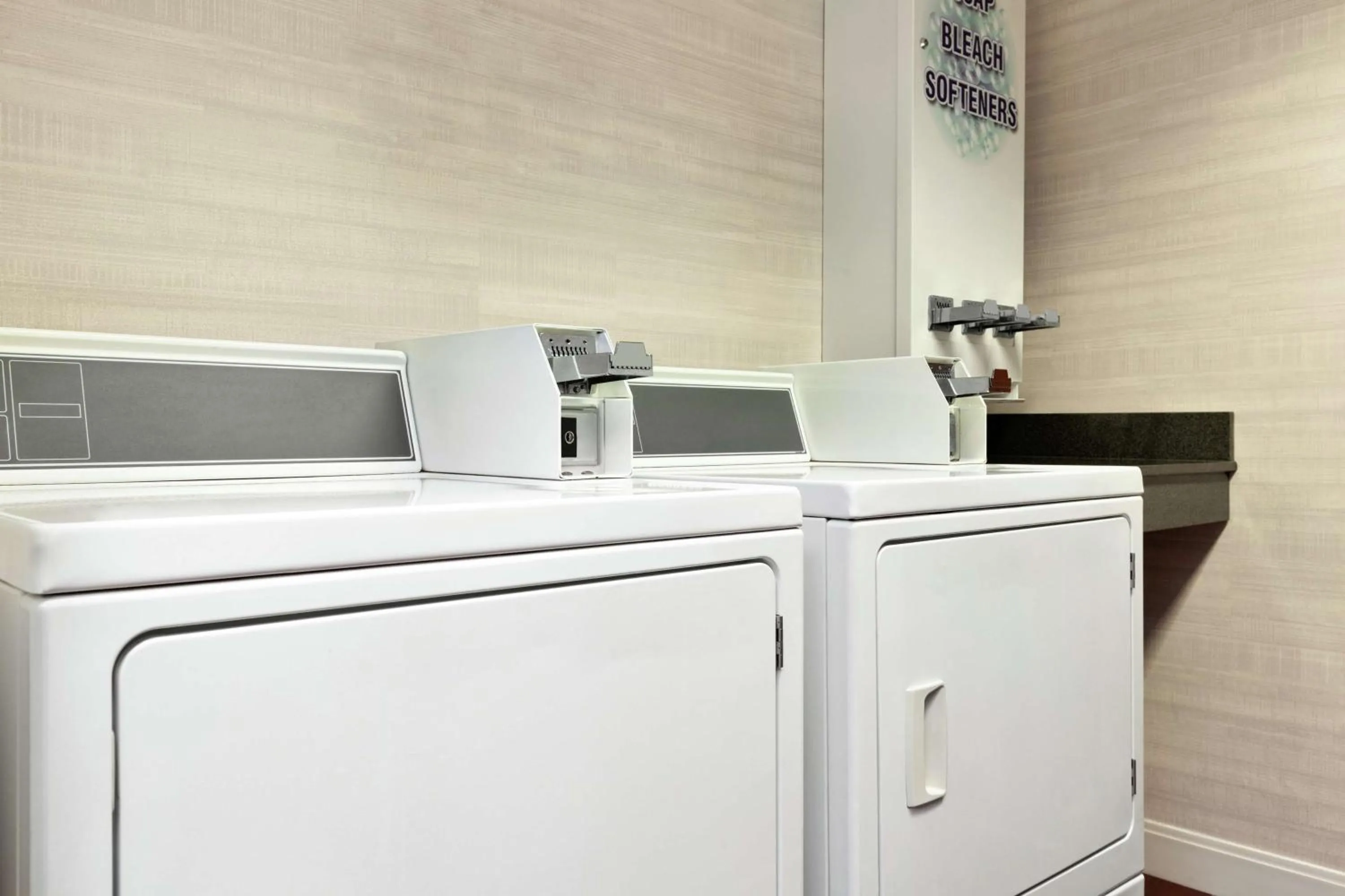 Property building in Hampton by Hilton Oklahoma City I-40 East- Tinker AFB