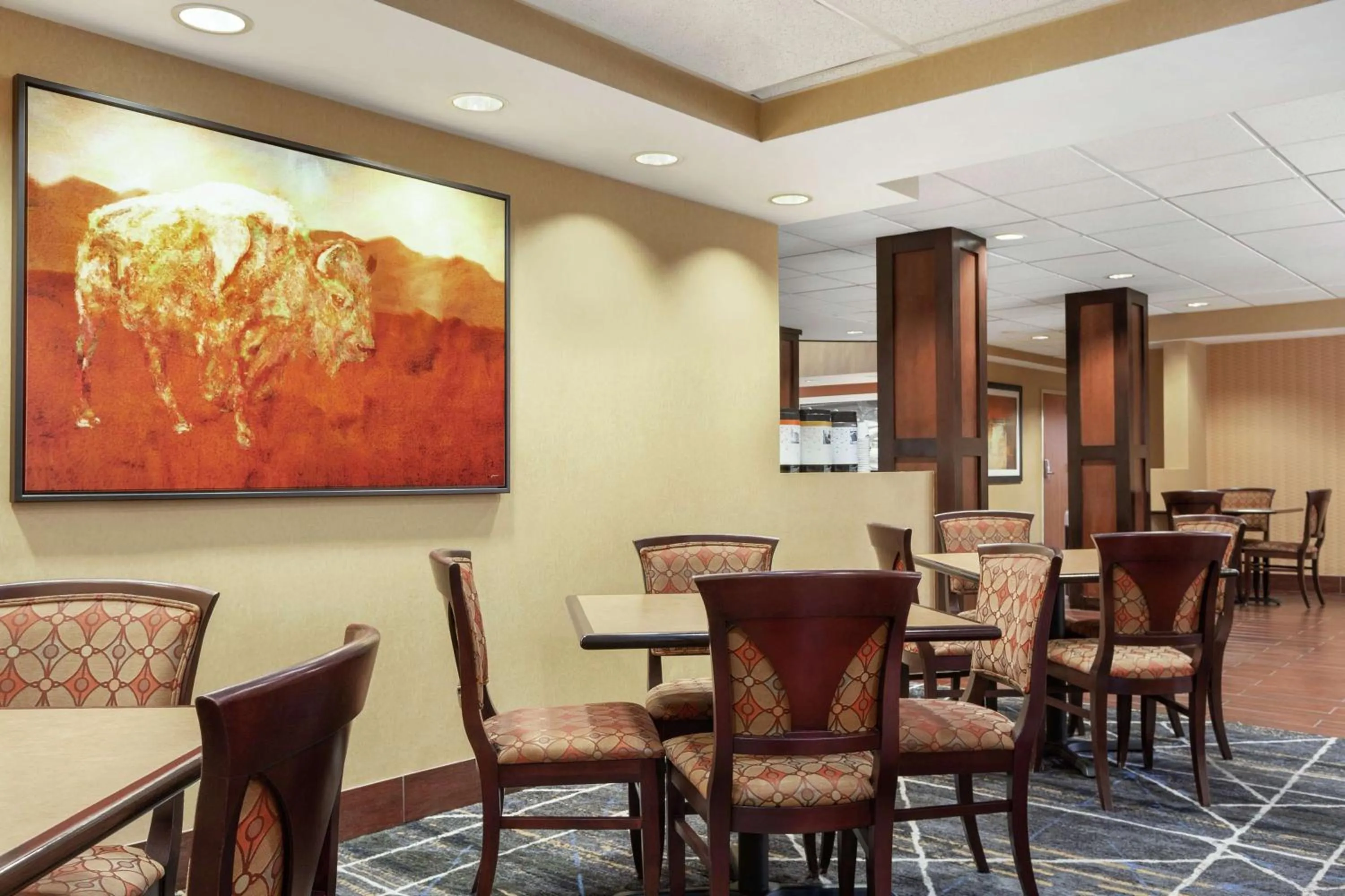Dining area in Hampton by Hilton Oklahoma City I-40 East- Tinker AFB