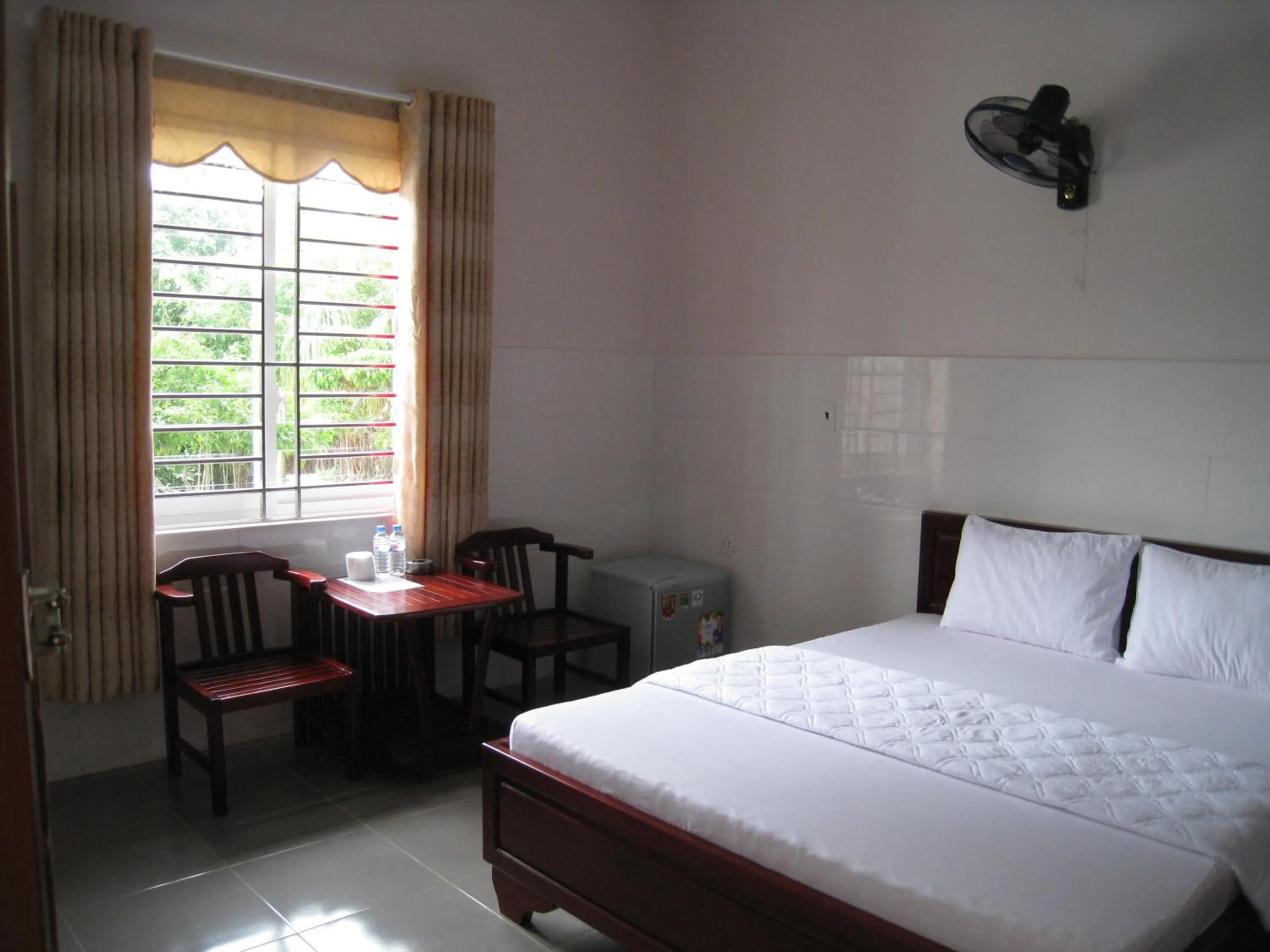 Property building, Bed in Hoa Sua Motel