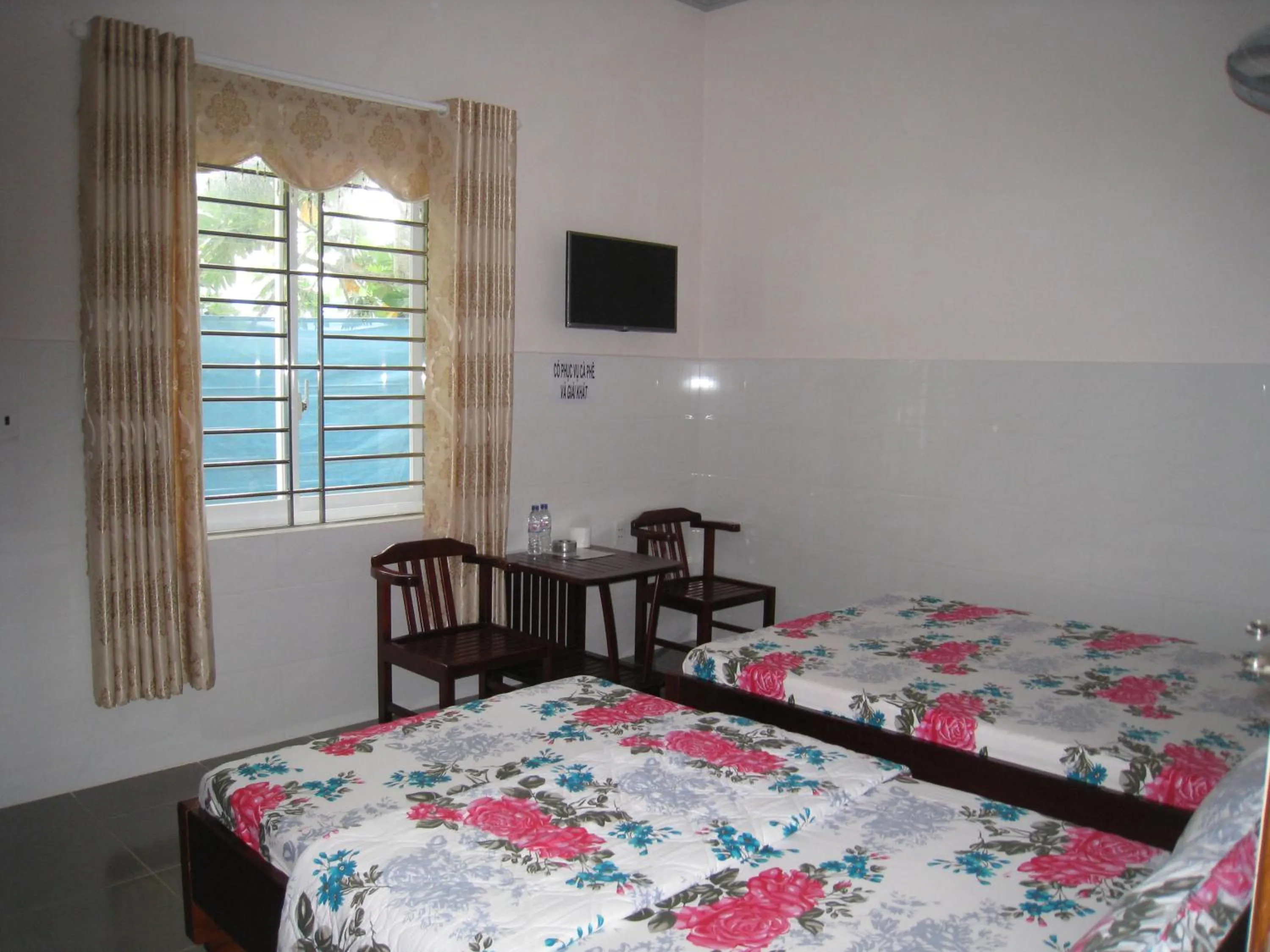 Property building, Bed in Hoa Sua Motel