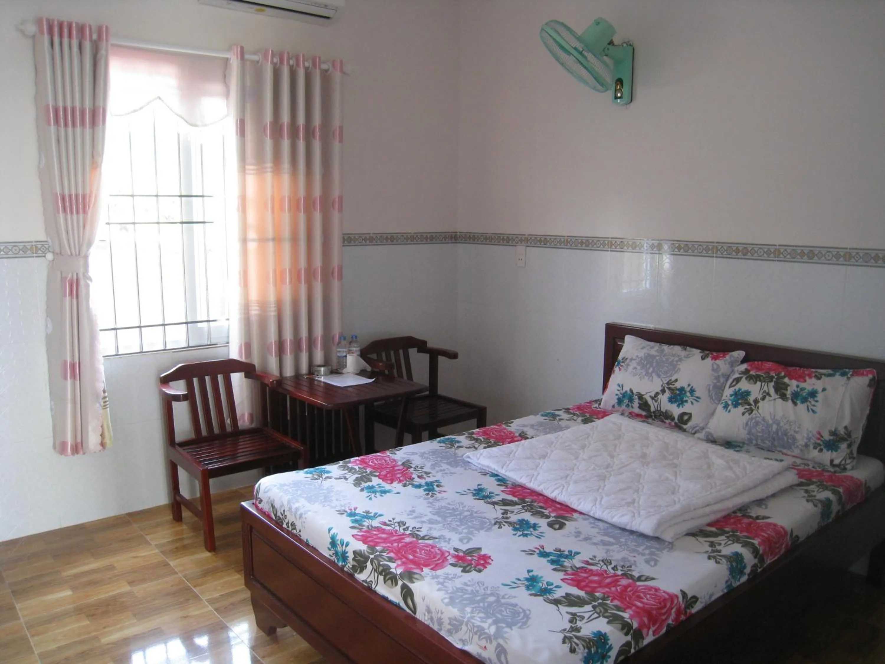 Property building, Bed in Hoa Sua Motel