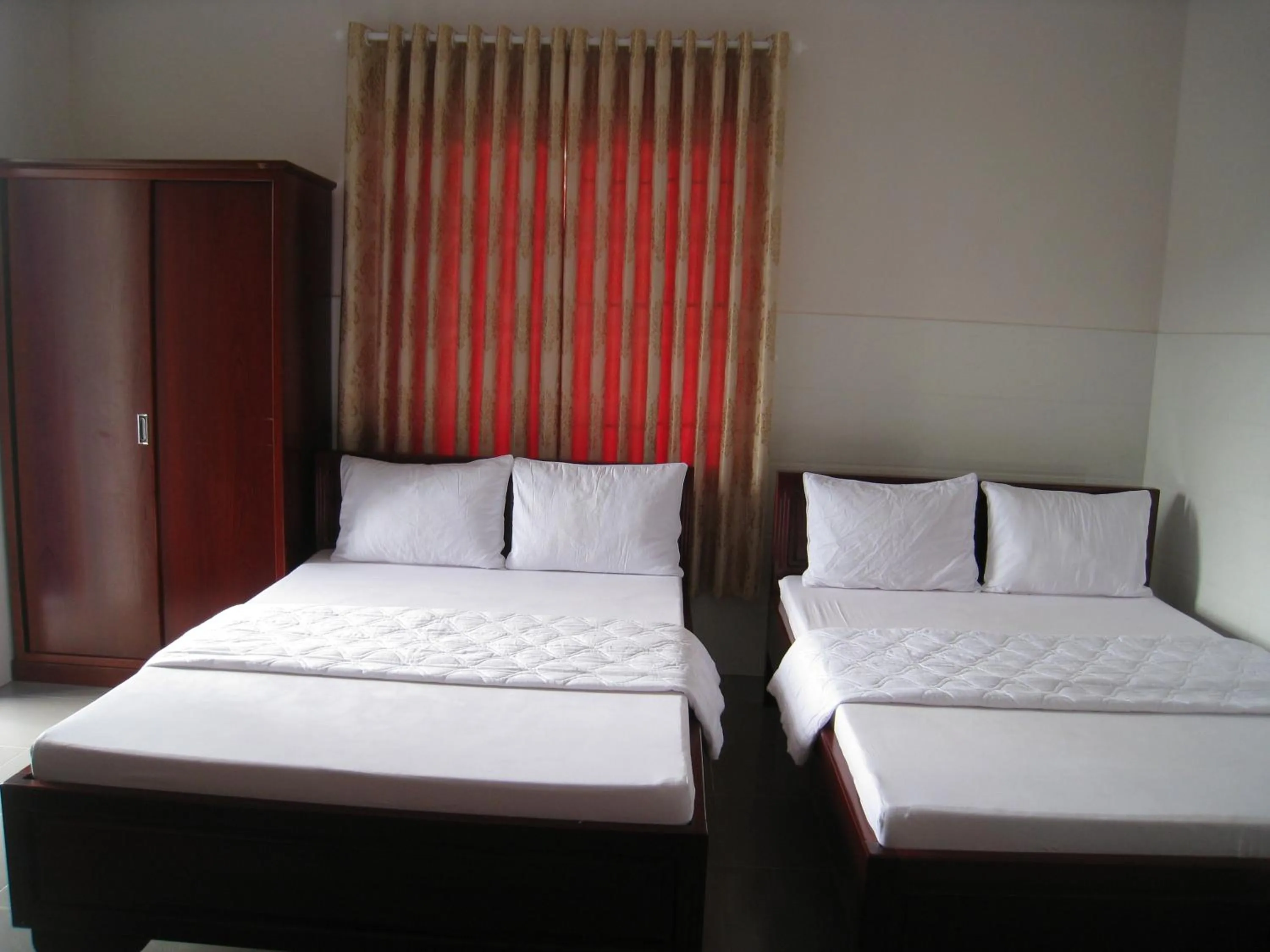 Property building, Bed in Hoa Sua Motel