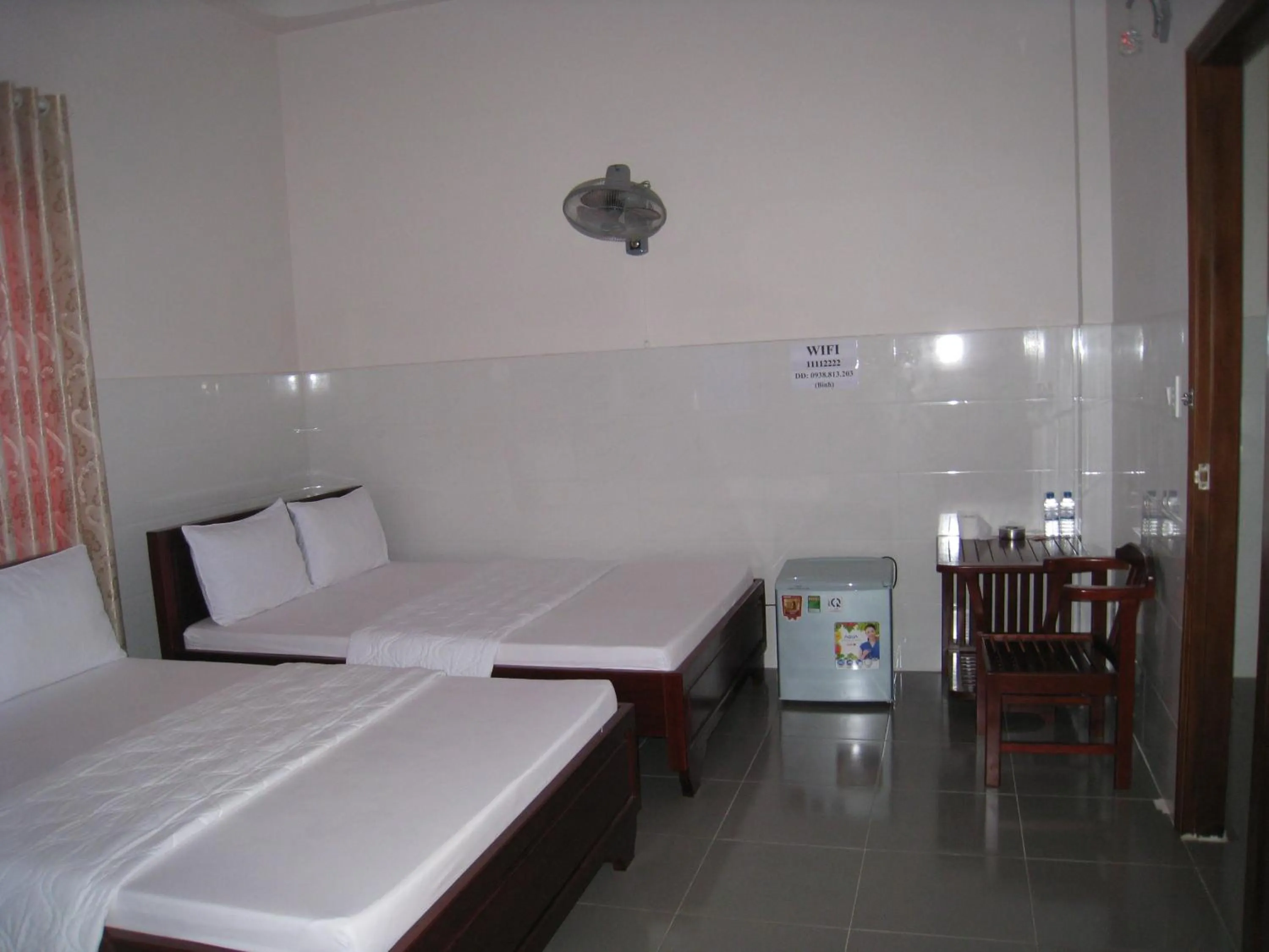 Property building, Bed in Hoa Sua Motel