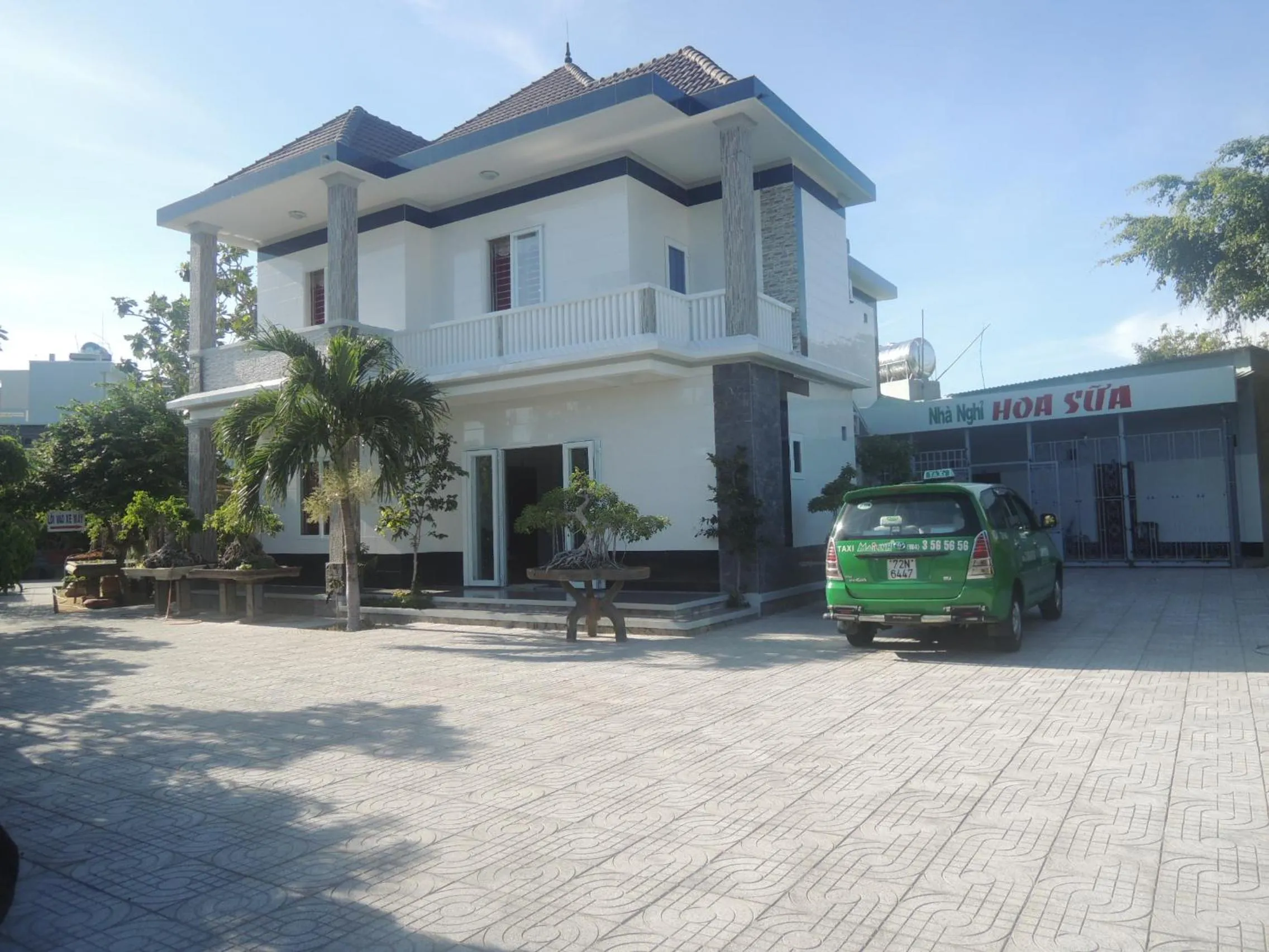 Facade/entrance in Hoa Sua Motel