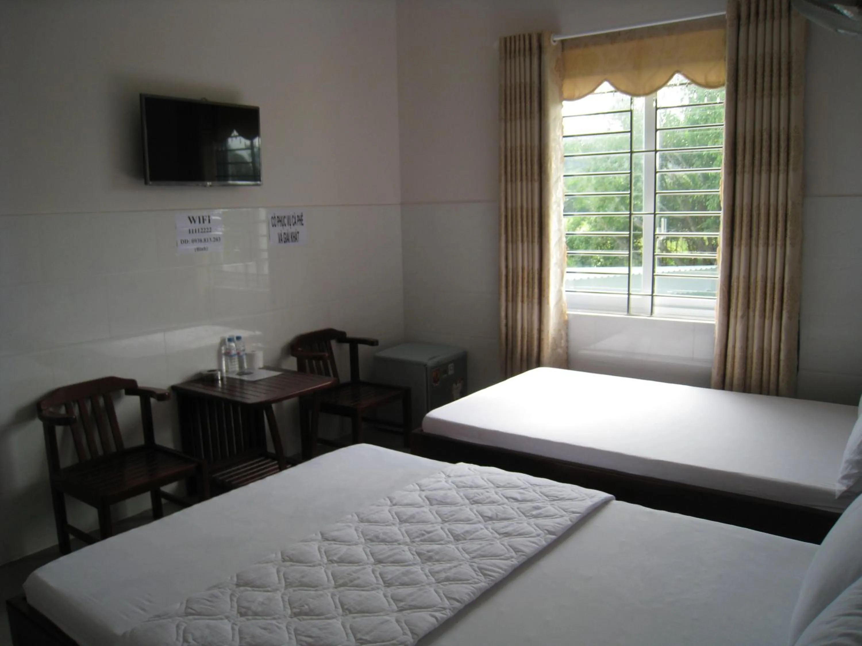 Property building, Bed in Hoa Sua Motel