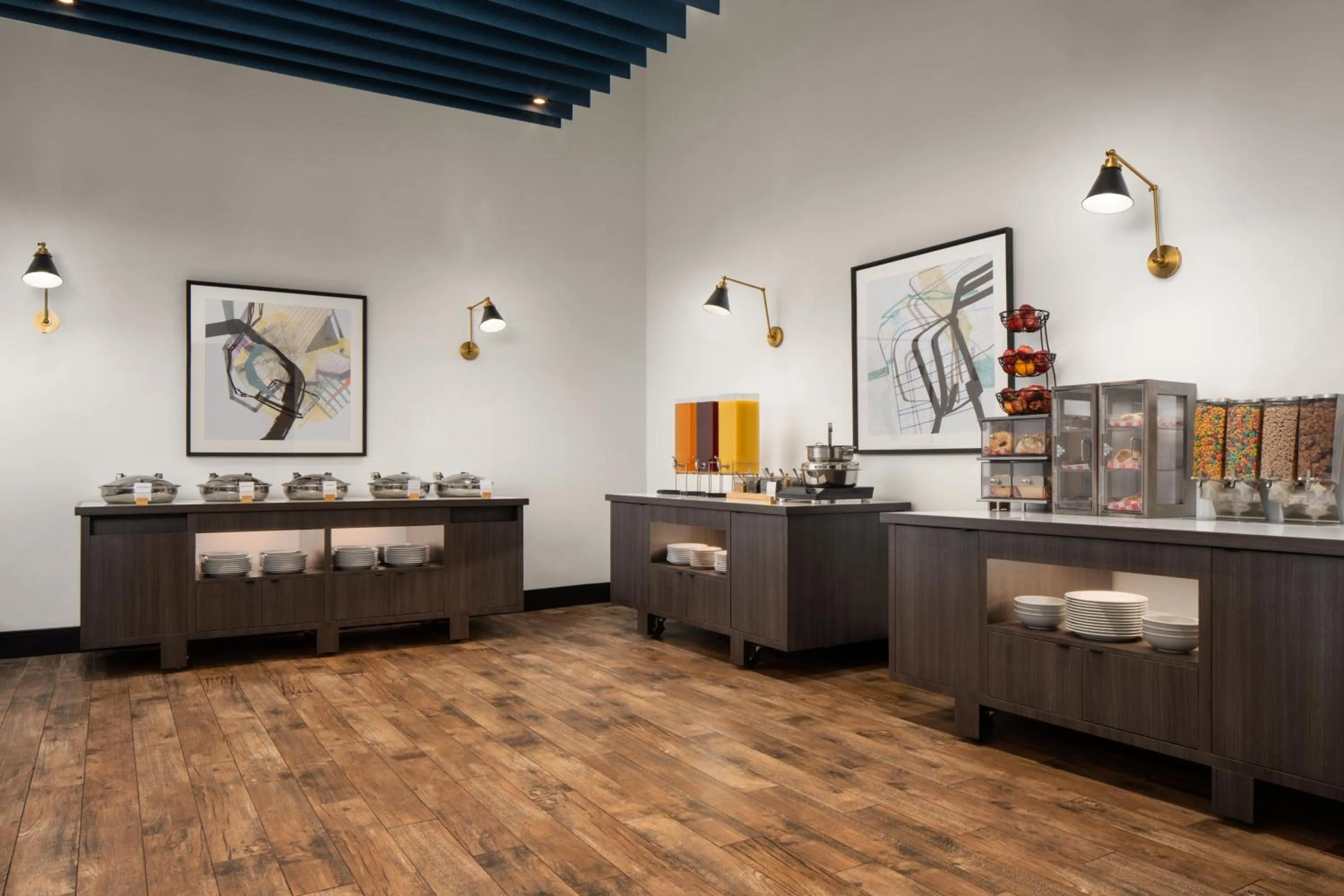 Restaurant/places to eat in DoubleTree by Hilton Norfolk Airport