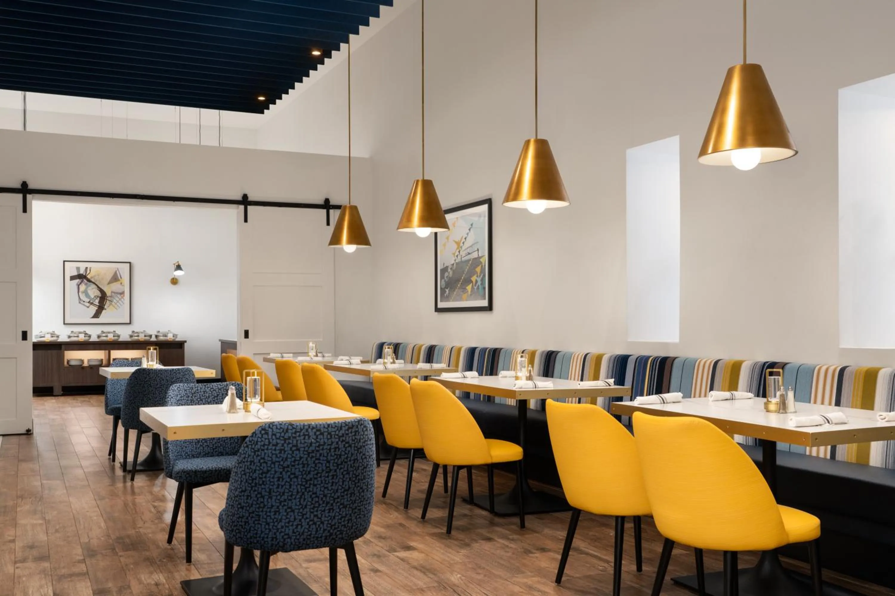 Restaurant/places to eat in DoubleTree by Hilton Norfolk Airport