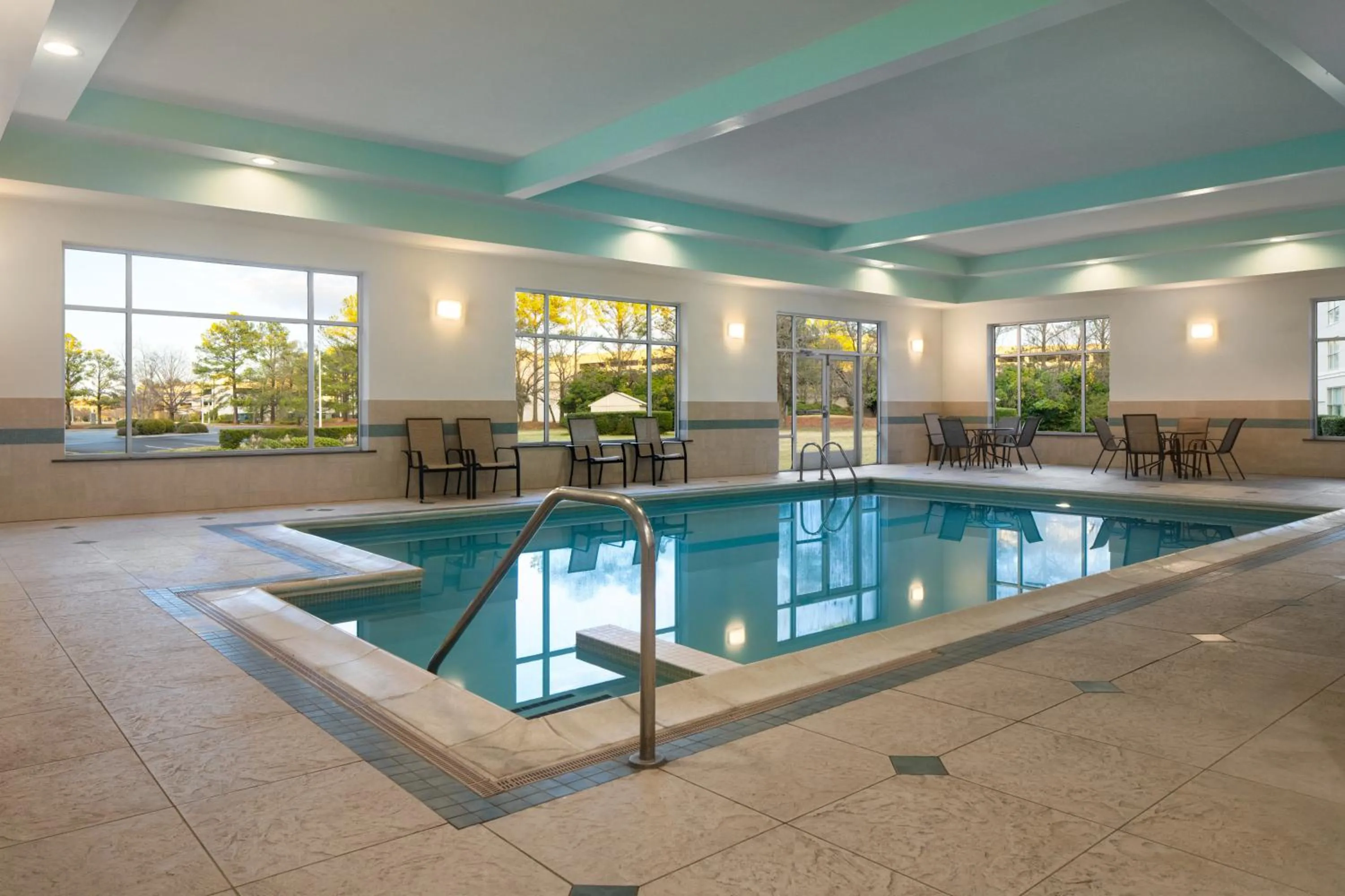 Swimming pool in DoubleTree by Hilton Norfolk Airport